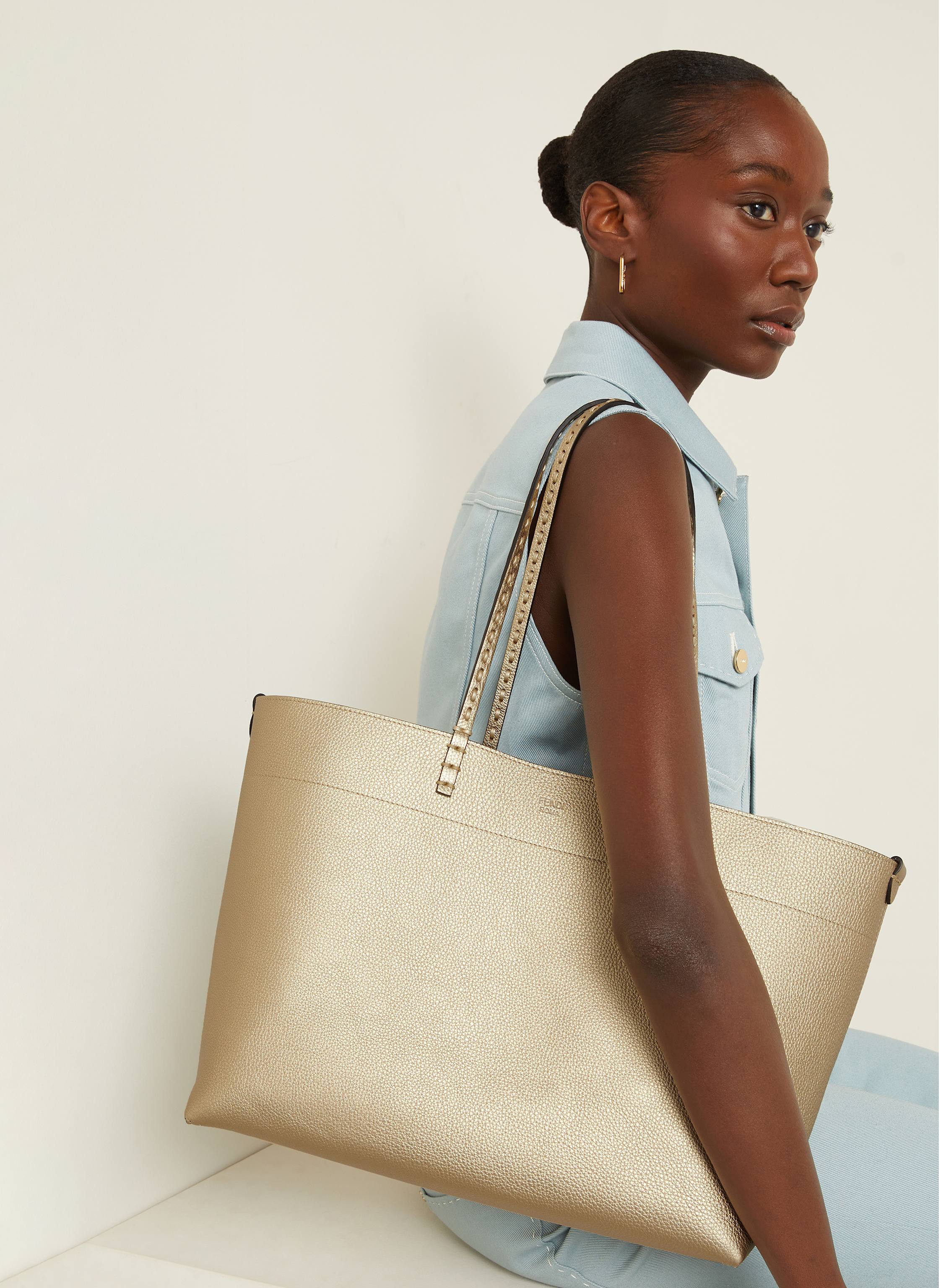 Thumbnail - Fendi Shopper Roll Medium Mit Pouch gold