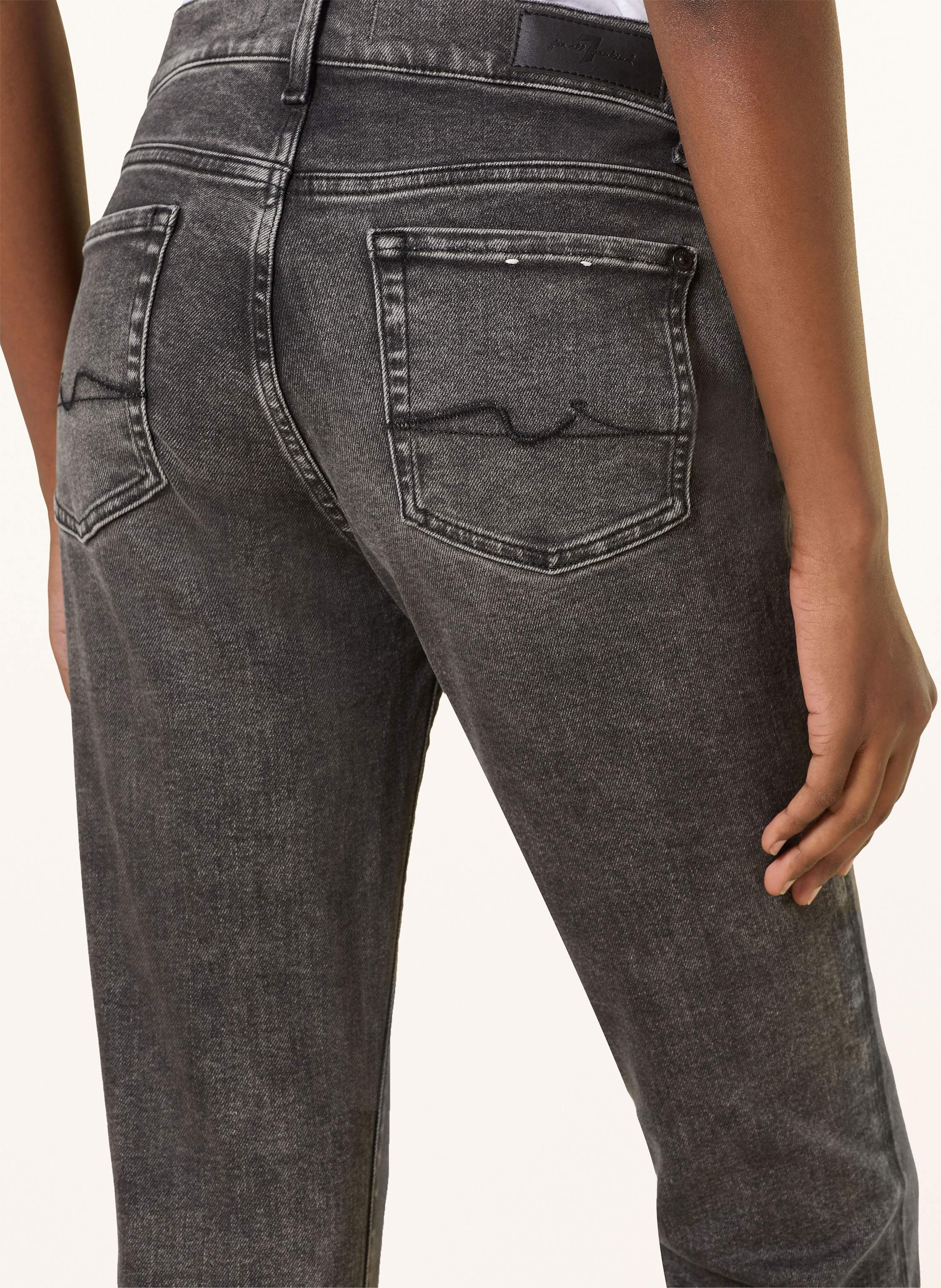 Thumbnail - 7 For All Mankind Bootcut Jeans Daisy Ankle Boot Night Out With Worn Out Hem schwarz