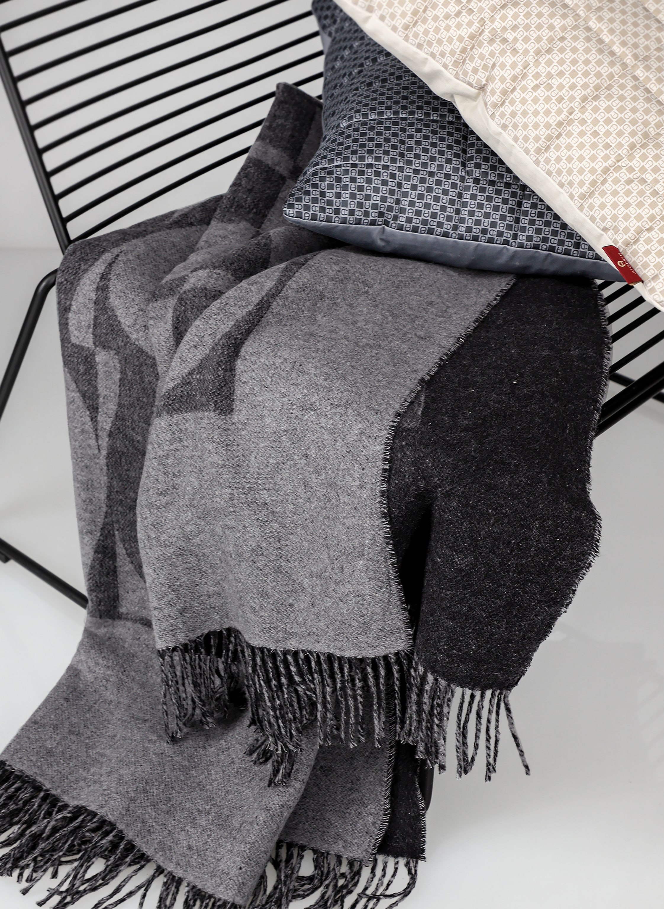 Thumbnail - Aigner Plaid A-Modular grau