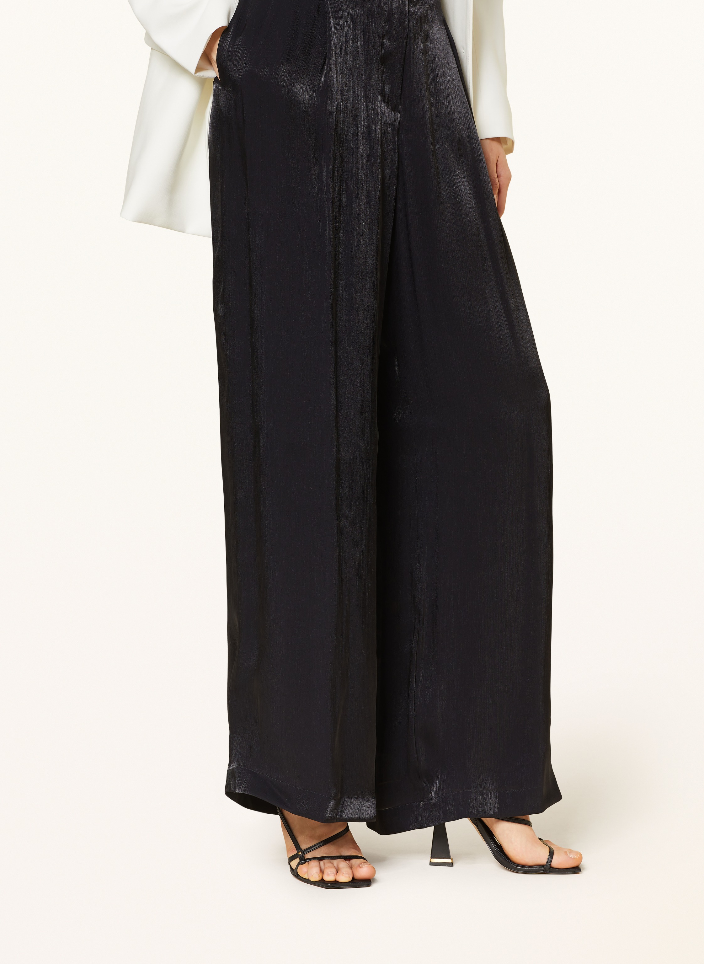 Michael Kors Marlenehose Aus Satin schwarz – Bild 2