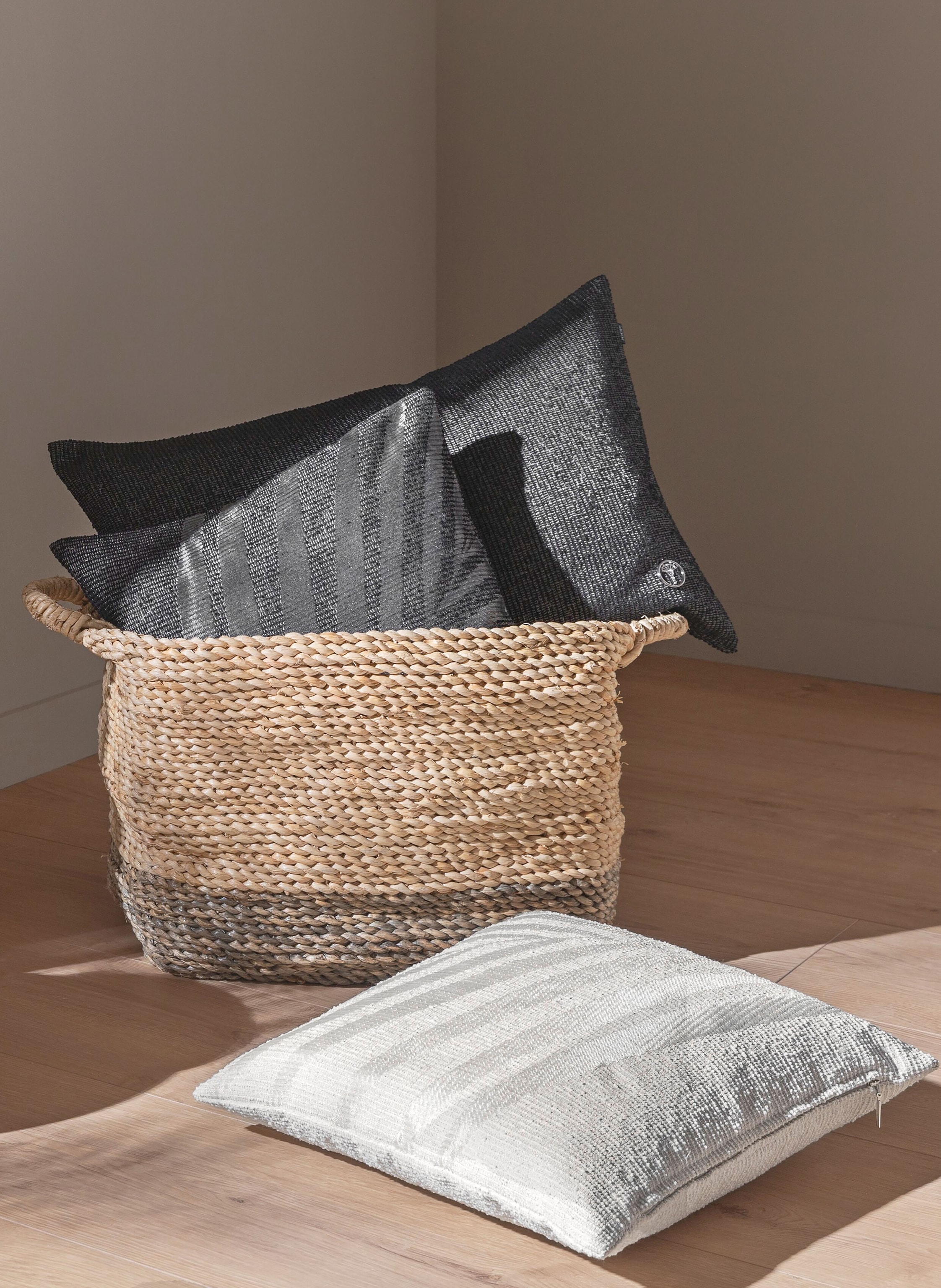 Thumbnail - Joop! Dekokissenhülle J!Leaf grau