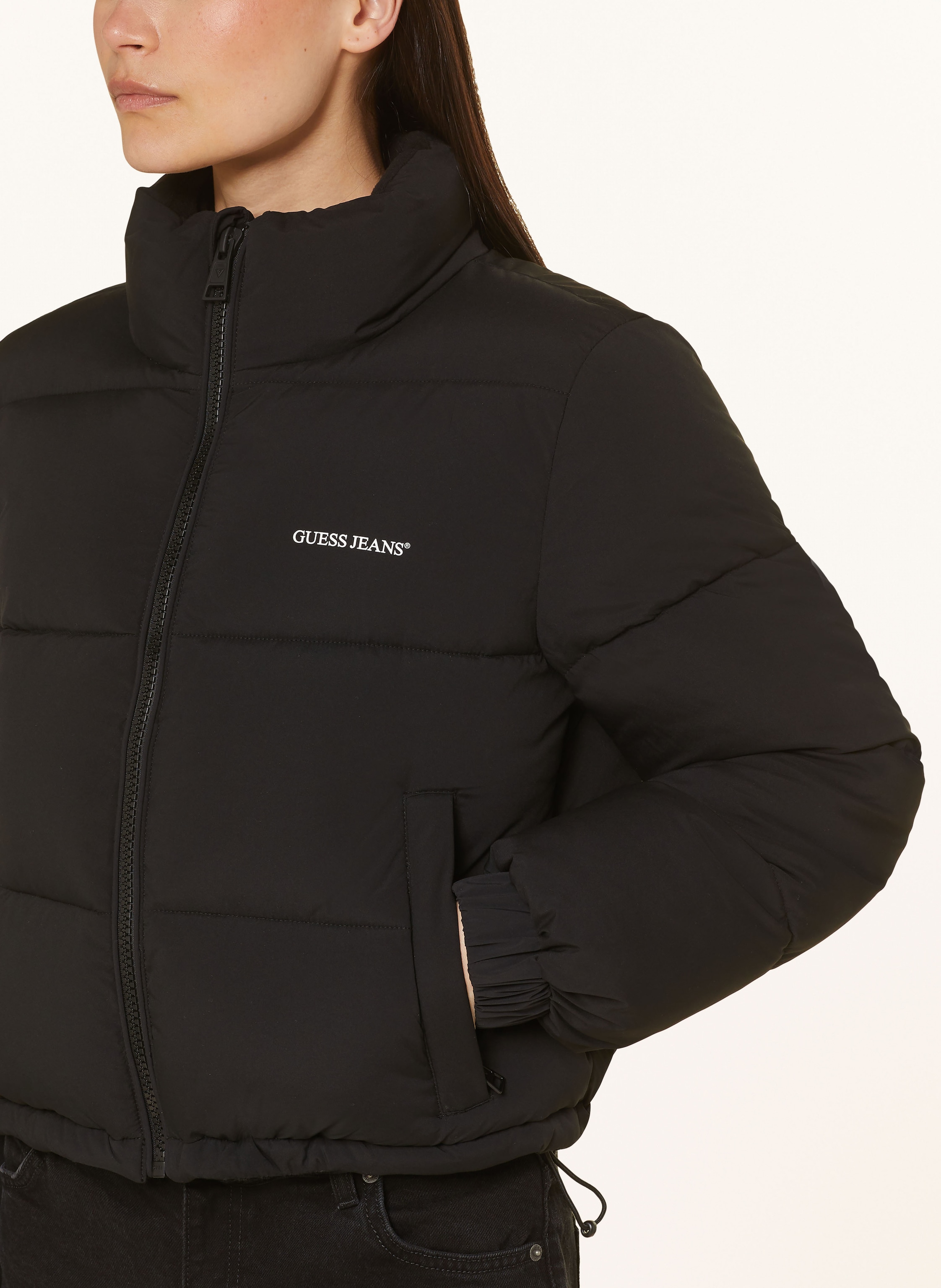 Thumbnail - Guess Jeans Cropped-Steppjacke schwarz