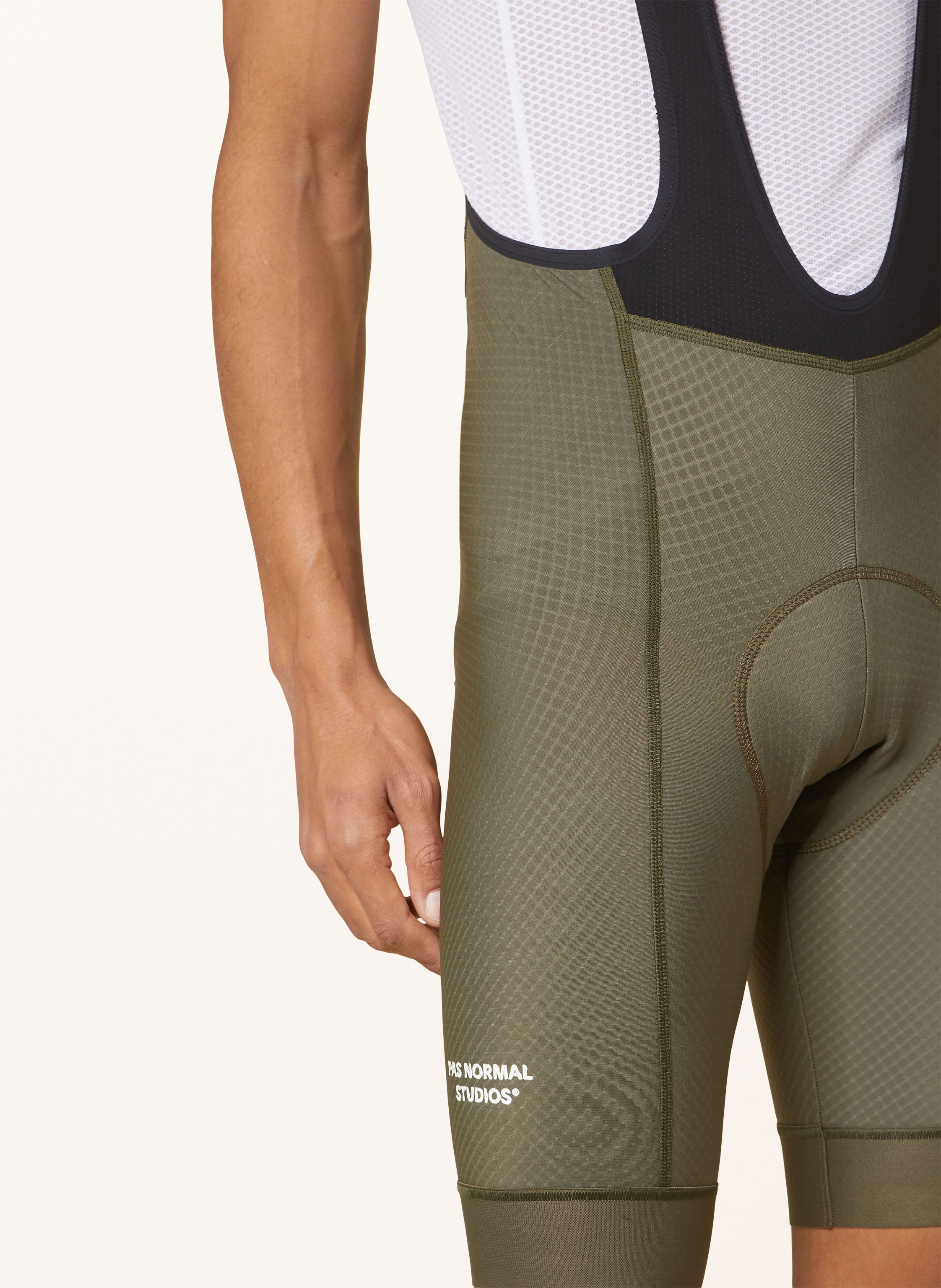 Thumbnail - Pas Normal Studios Radhose Essential Mit Trägern Und Gepolstertem Einsatz gruen