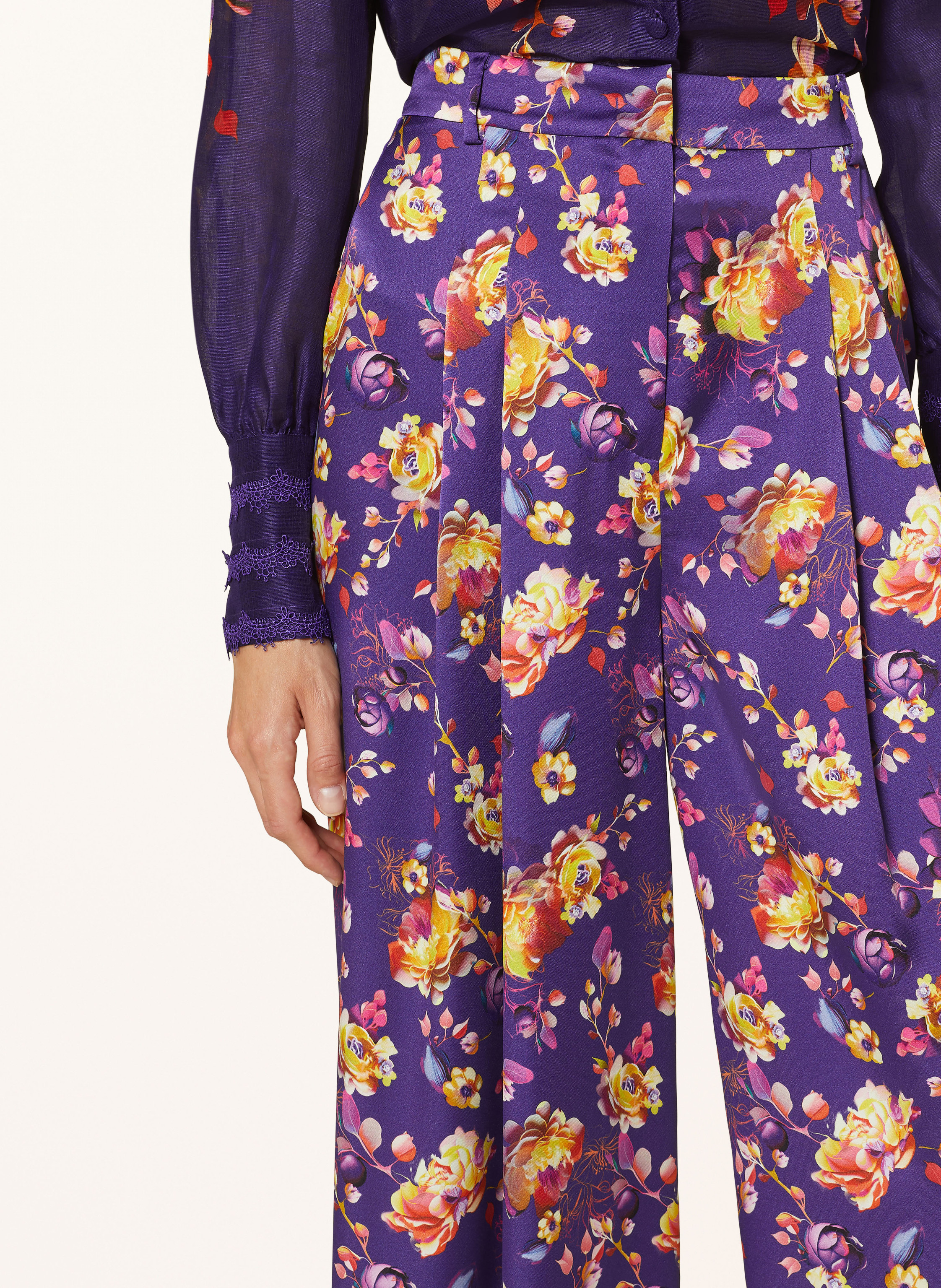 Marc Cain Marlenehose Aus Satin lila – Bild 2