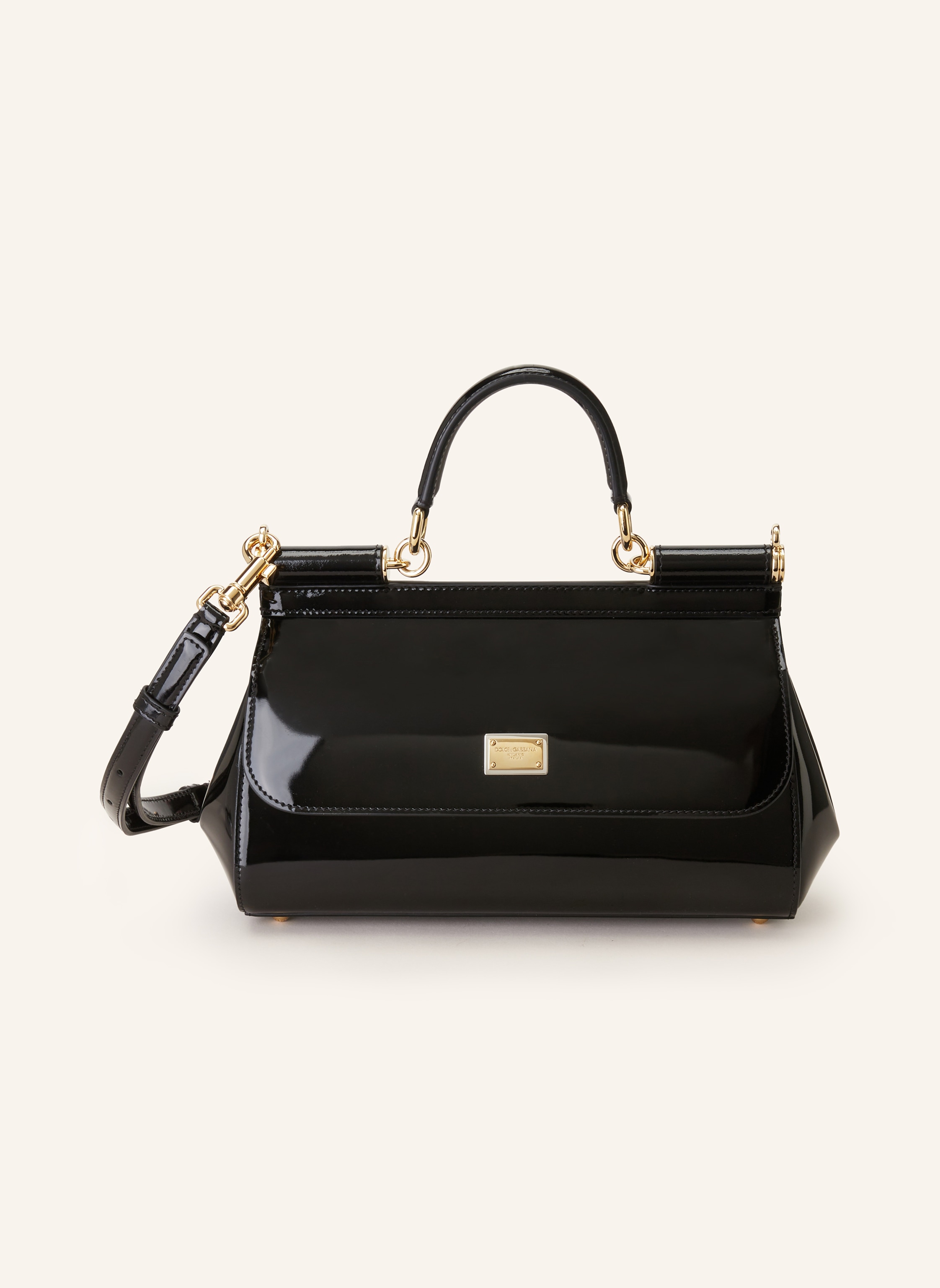 Dolce & Gabbana Lackleder. Glänzende Optik. Schließt mit Magnetverschluss. Ein Tragegriff. Abnehmbarer, längenverstellbarer Schulterriemen. Innen ein Hauptfach. Ein Steckfach. Verstärkter Taschenboden mit Schutzfüßch Medium in schwarz