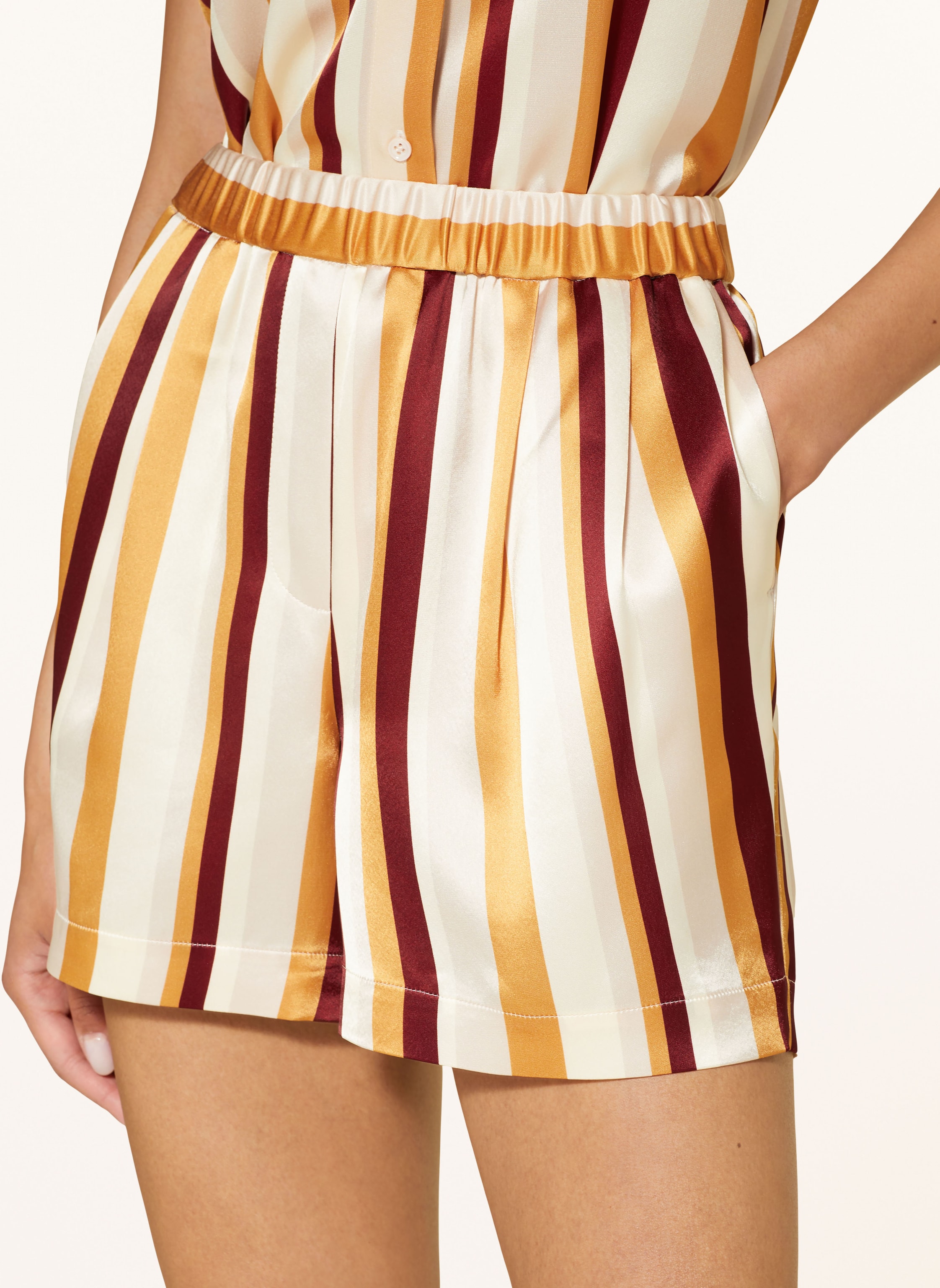 Thumbnail - Mrs & Hugs Satinshorts beige