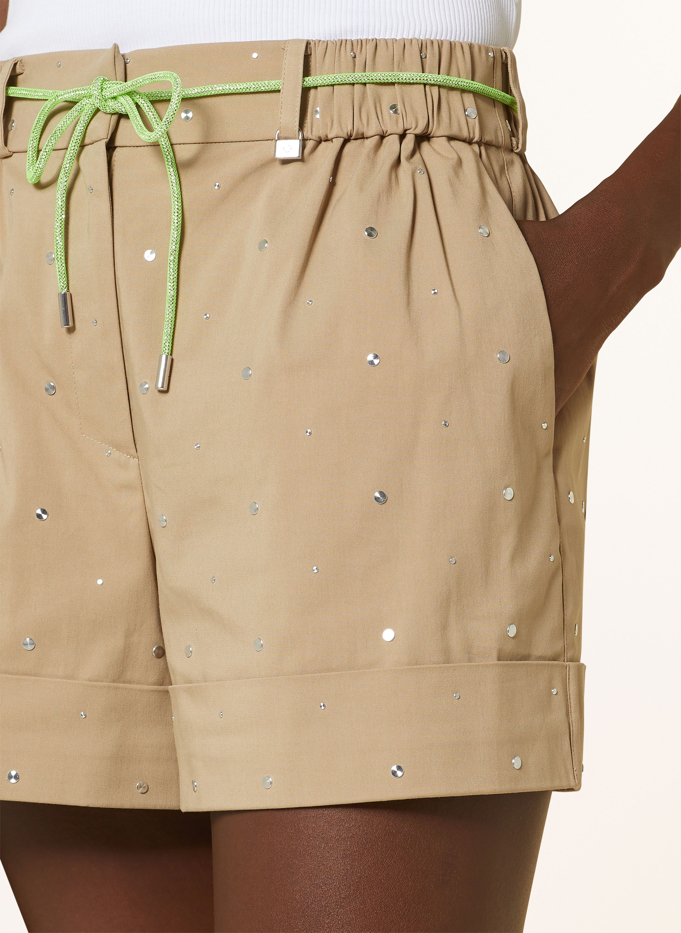 Maje Shorts Mit Nieten beige – Bild 2