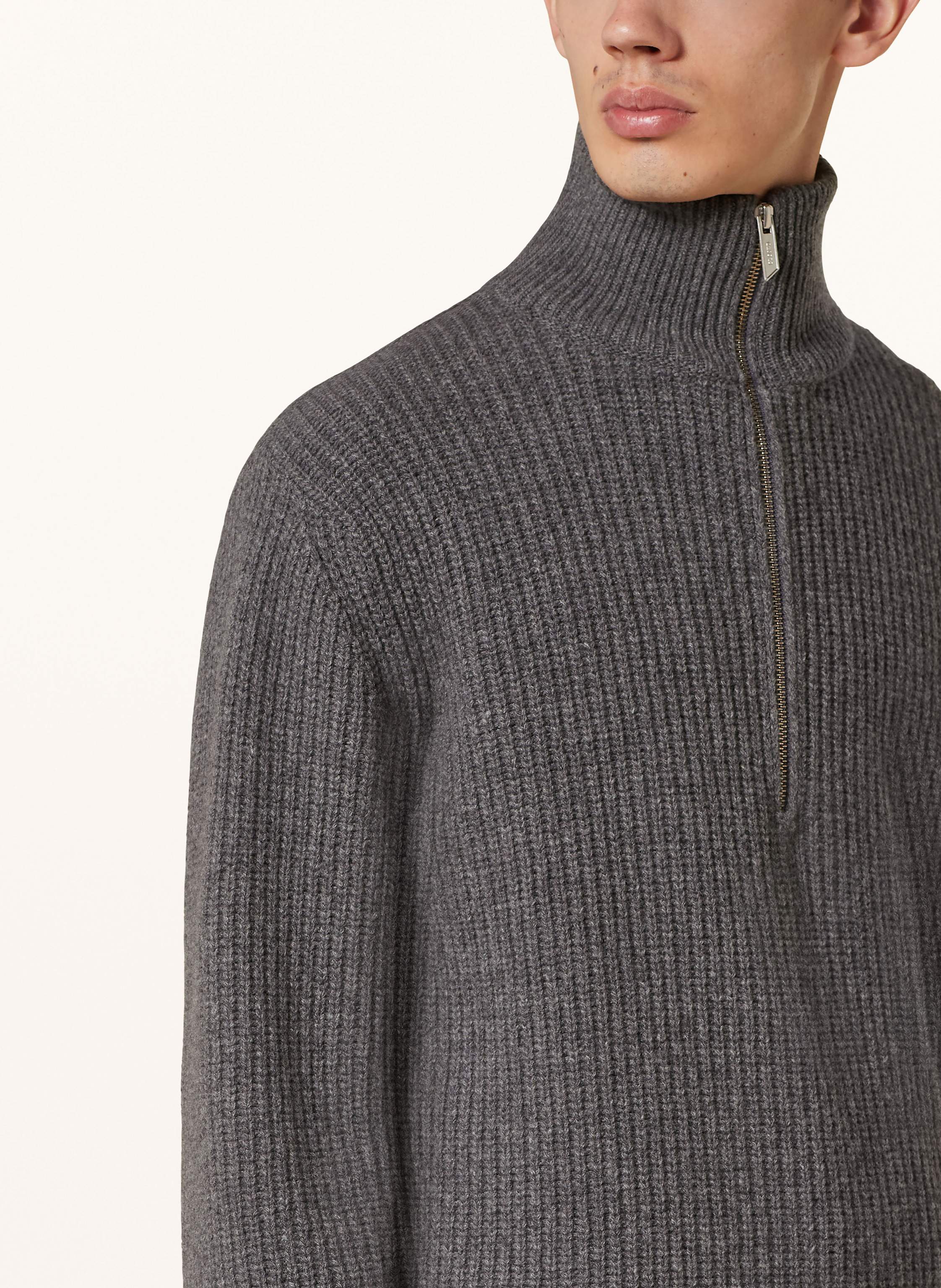 Thumbnail - Closed Troyer grau