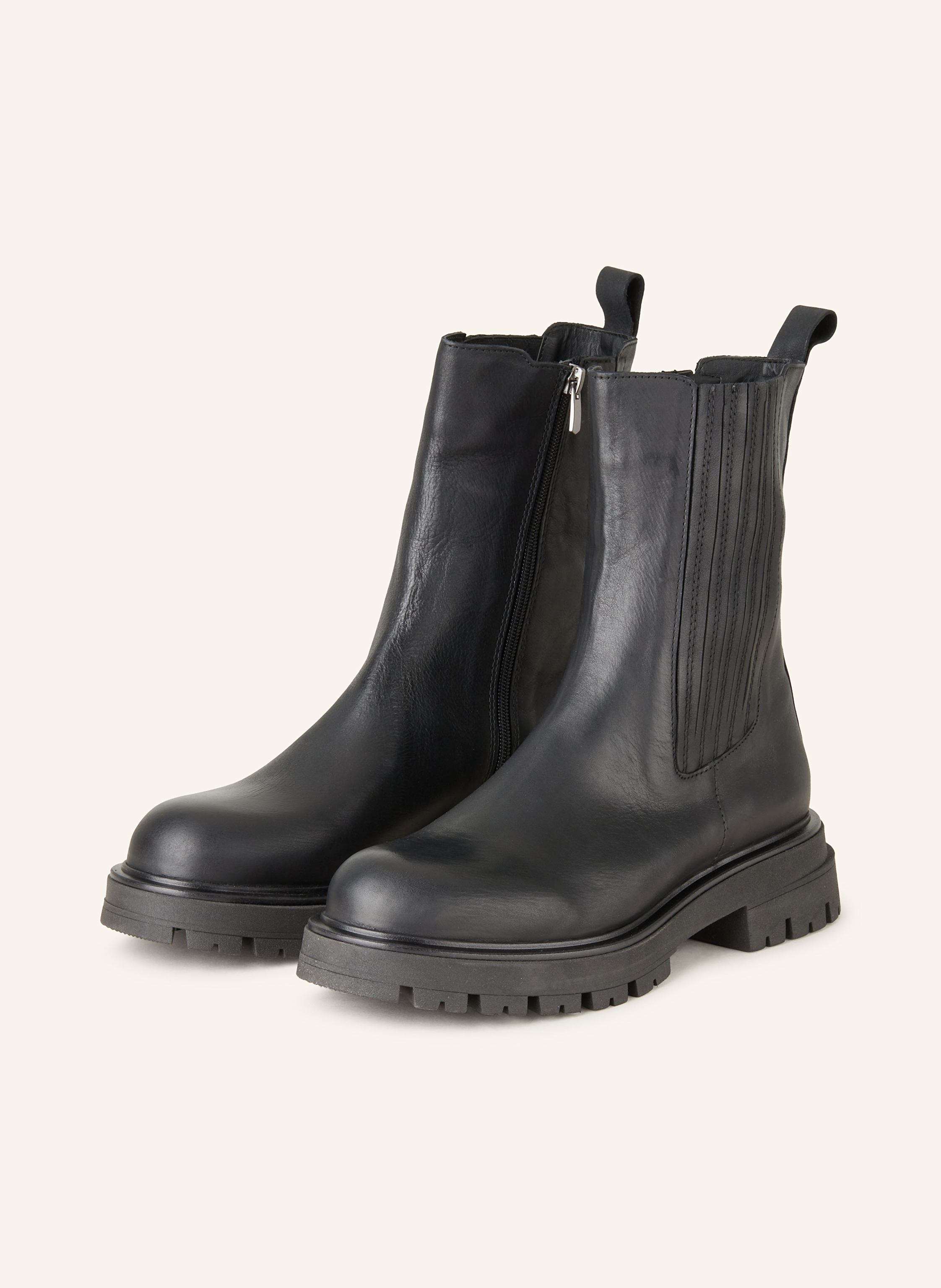 INUOVO Chelsea boots in black