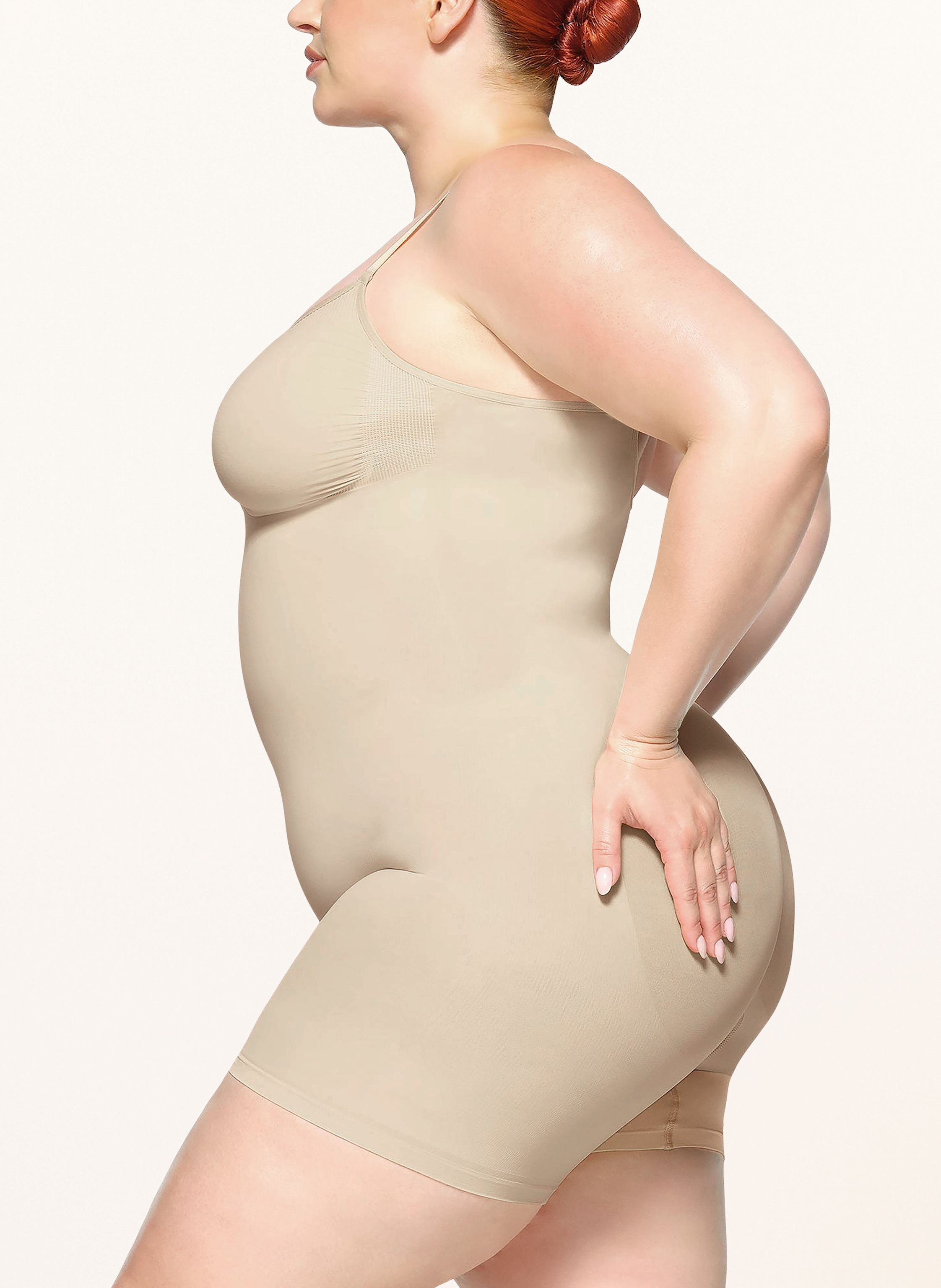 Thumbnail - Skims Shape-Body Seamless Sculpt beige