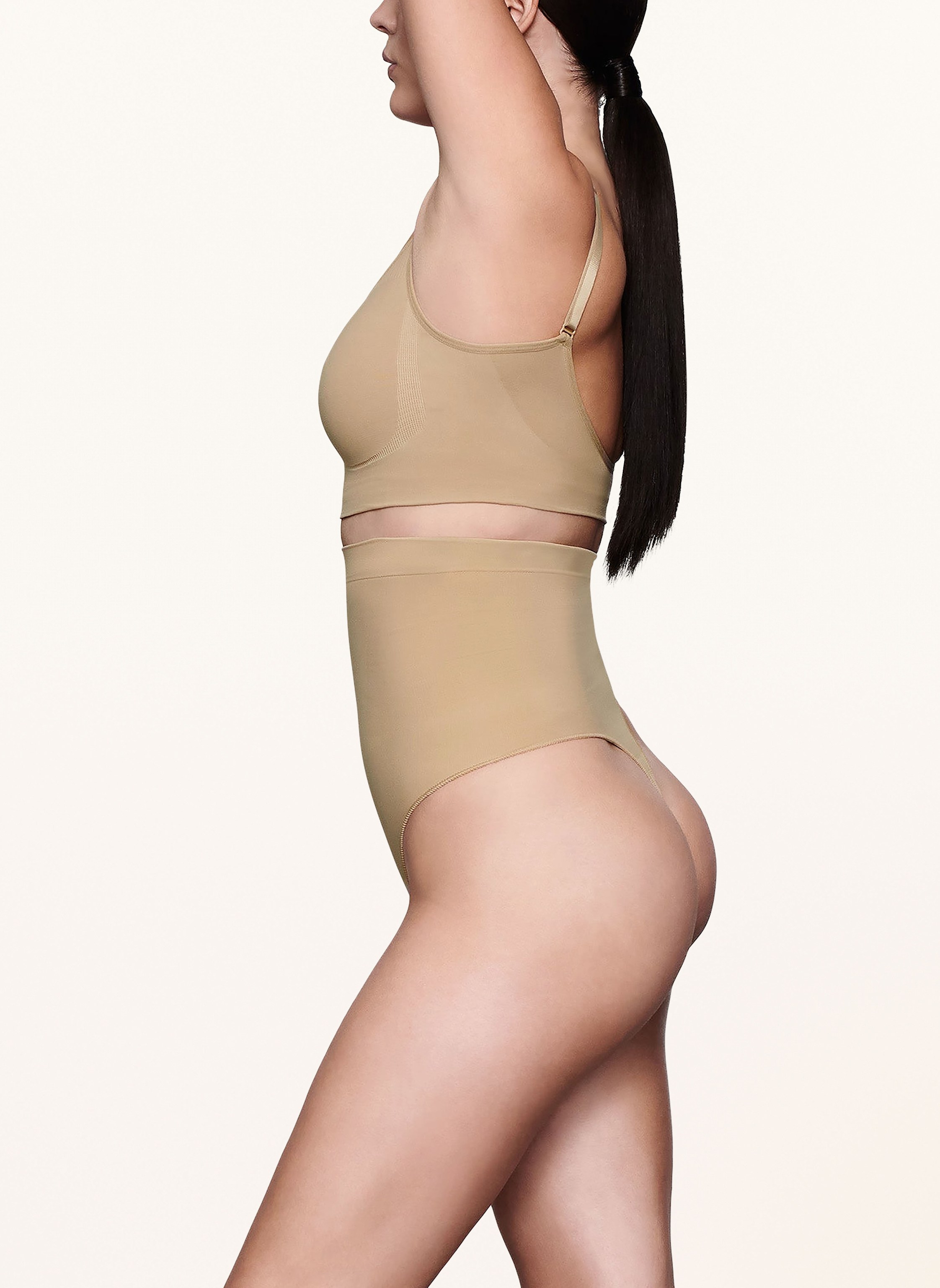 Thumbnail - Skims Shape-String Seamless Sculpt beige