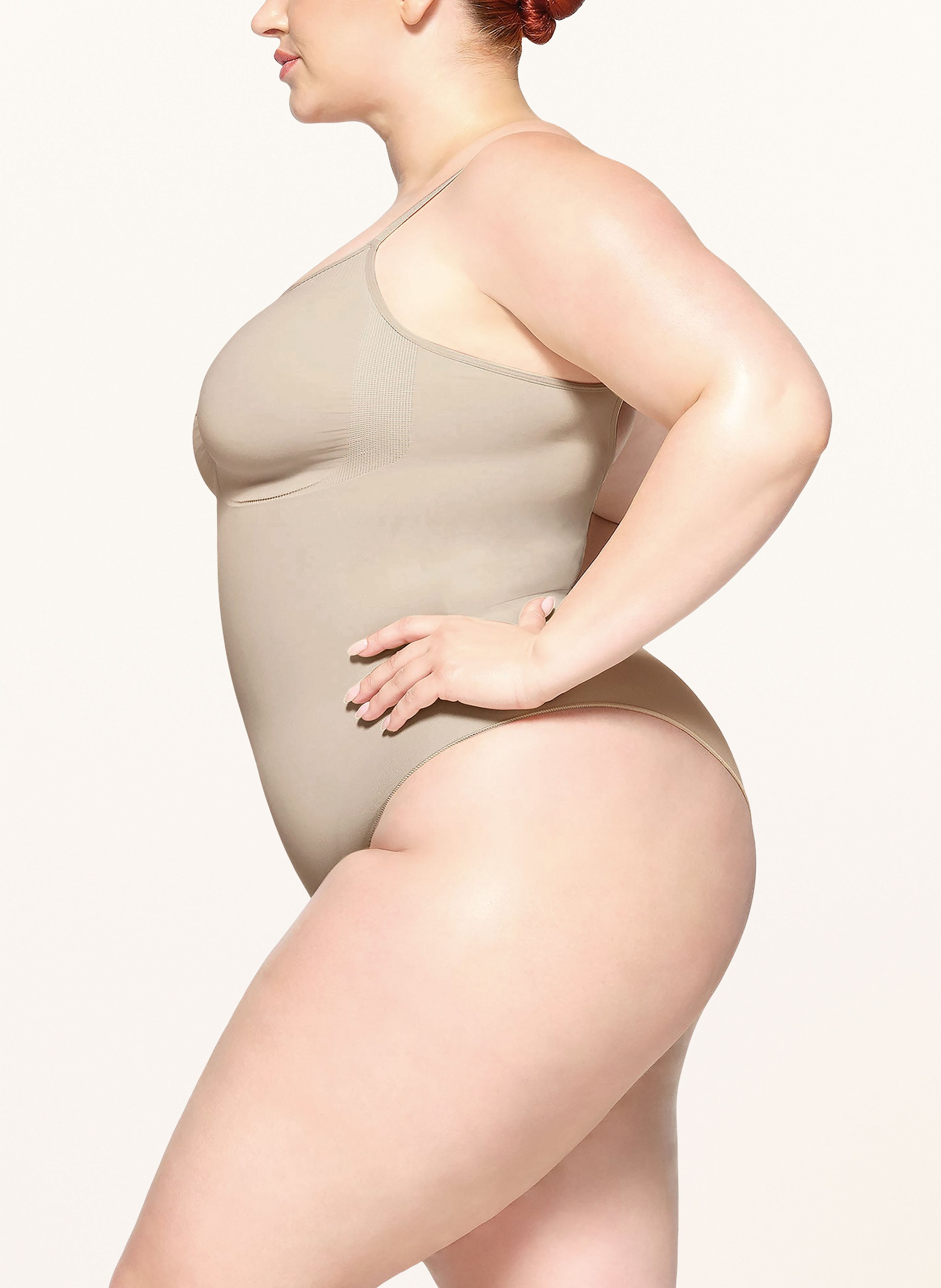 Thumbnail - Skims Shape-Body Seamless Sculpt beige