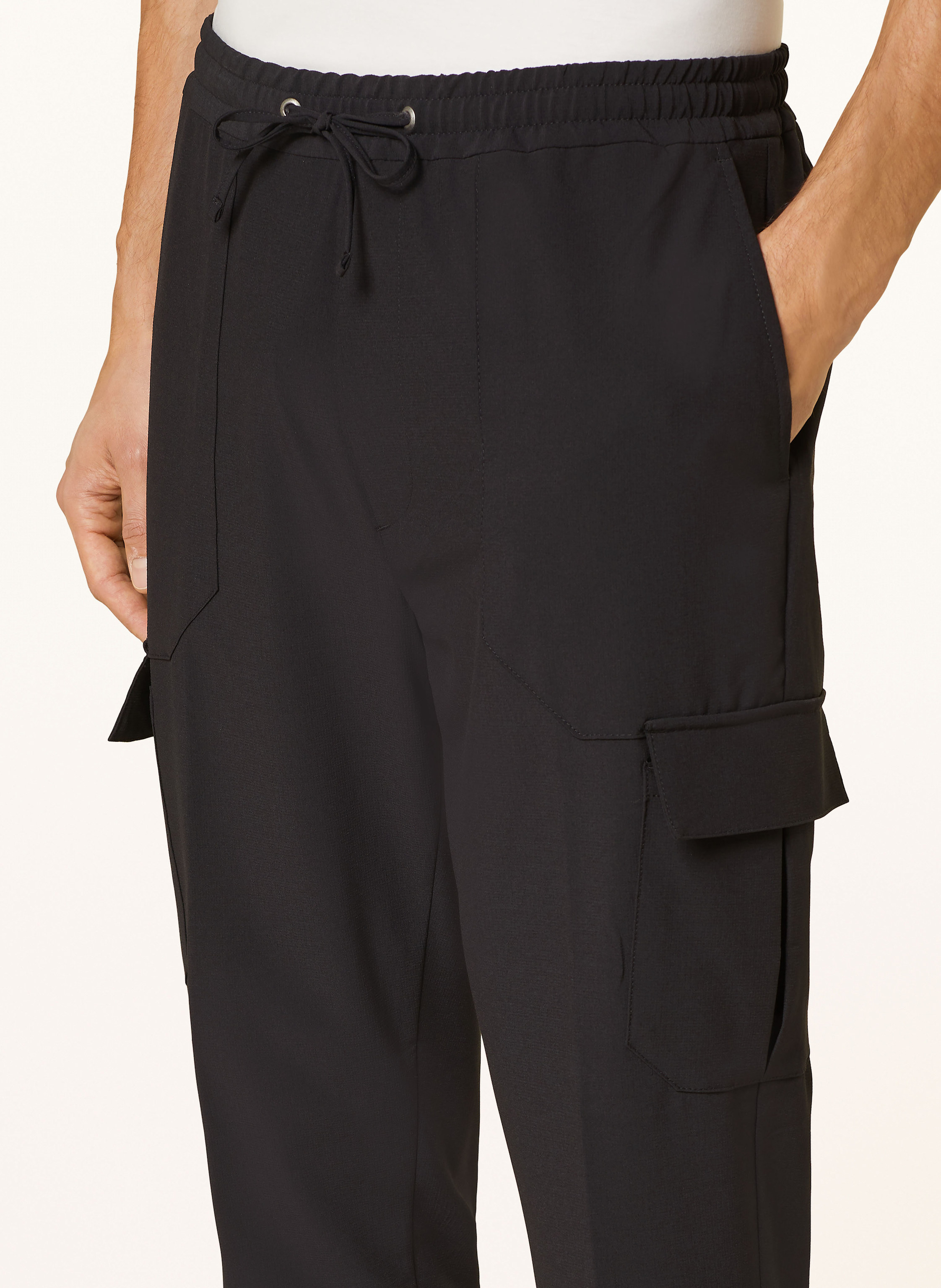 Thumbnail - Reiss Cargohose Hold Im Jogging-Stil Extra Slim Fit schwarz