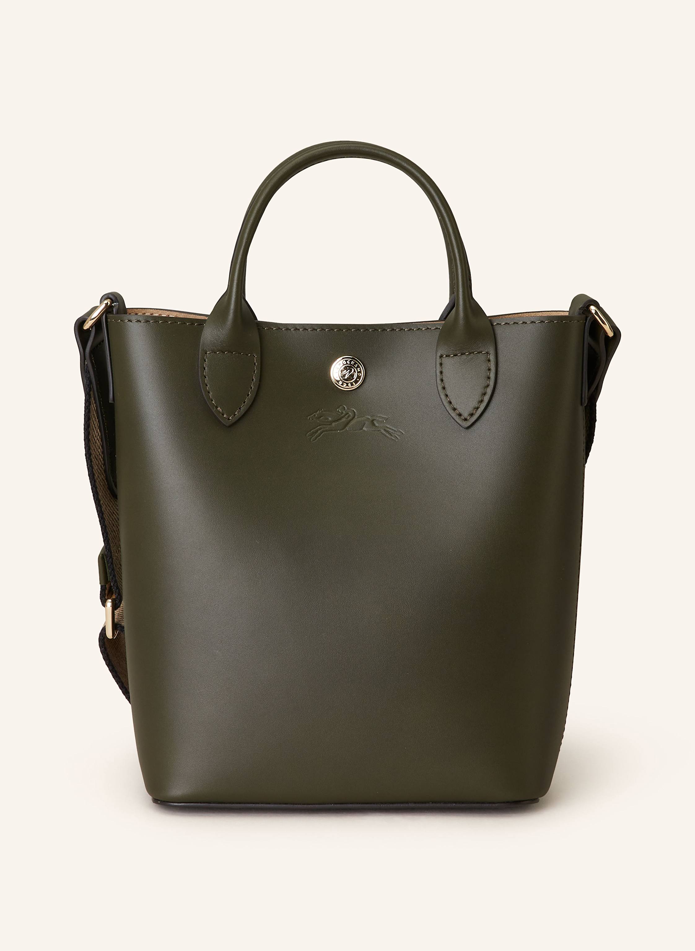 Longchamp Glattleder. Schließt mit Druckknopf. Zwei Tragegriffe. Längenverstellbarer Schulterriemen. Ein Steckfach. Verstärkter Taschenboden. Logo-Prägung auf der Front in khaki