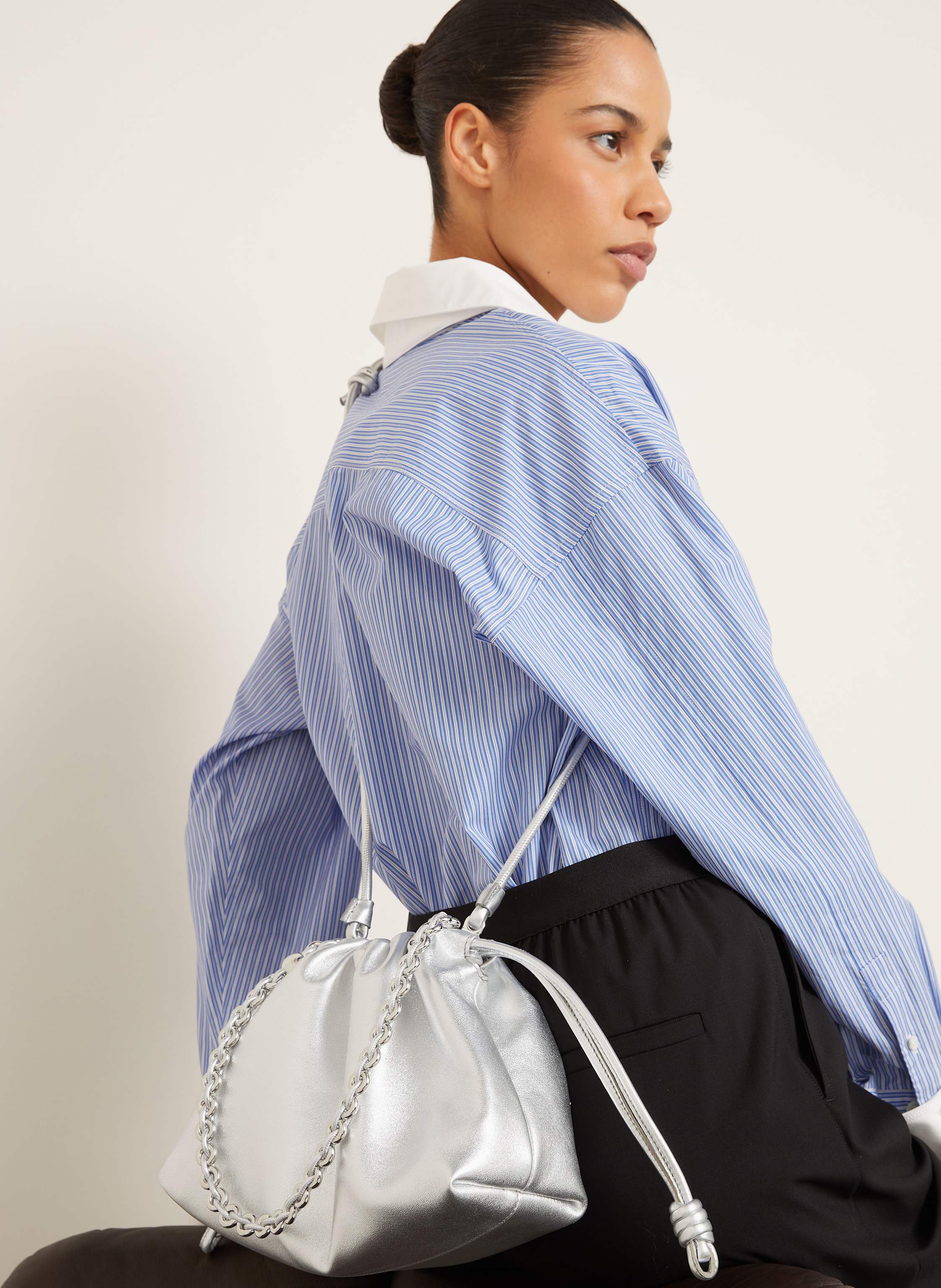 Thumbnail - Loewe Schultertasche Flamenco silber