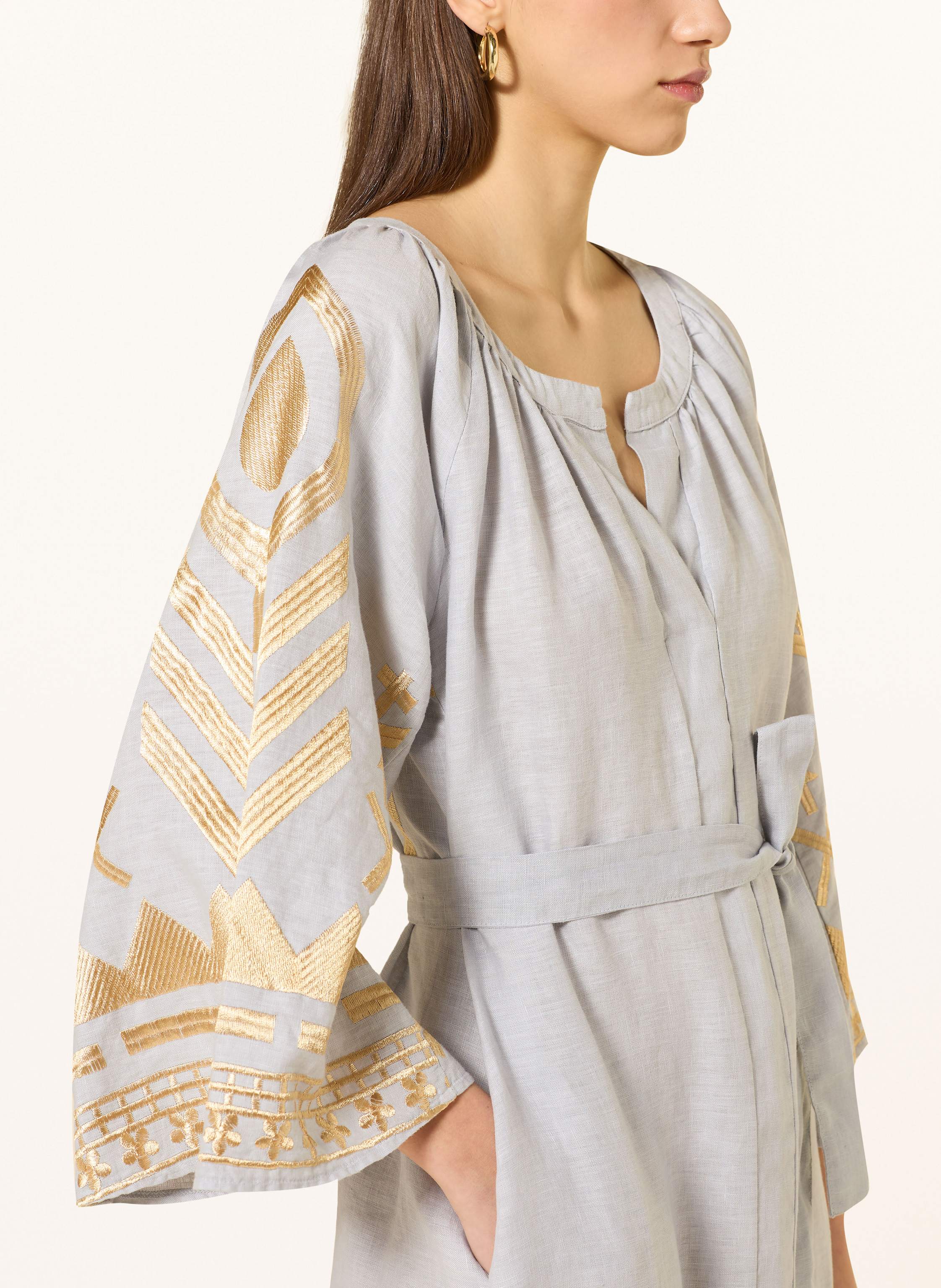 Thumbnail - Greek Archaic Kori Strandkleid Feather Mit Glitzergarn grau