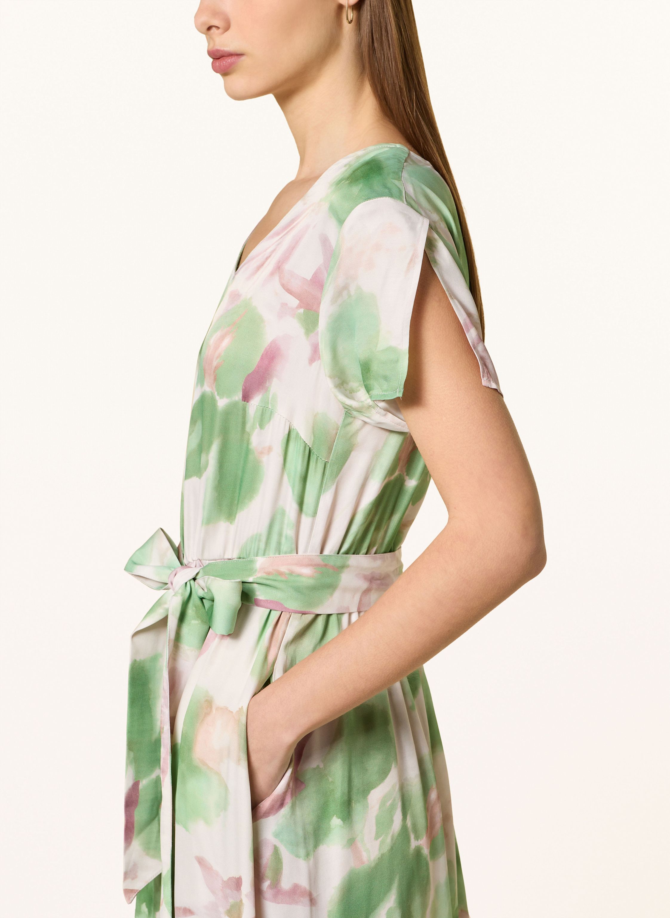 Thumbnail - More & More Satinkleid gruen