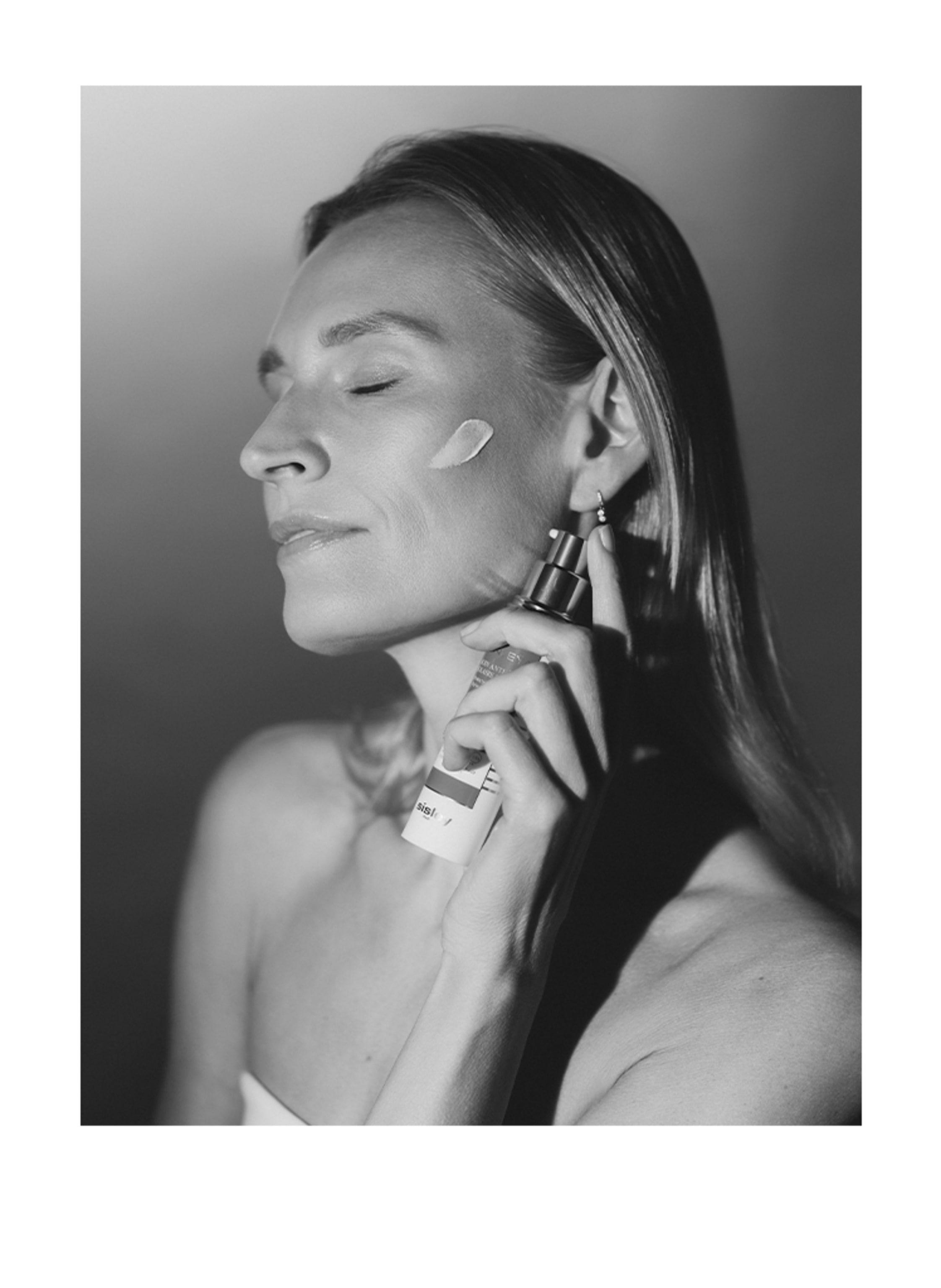 Thumbnail - Sisley Paris Sunleÿa Anti-Aging Sun Care SPF30 50 ml