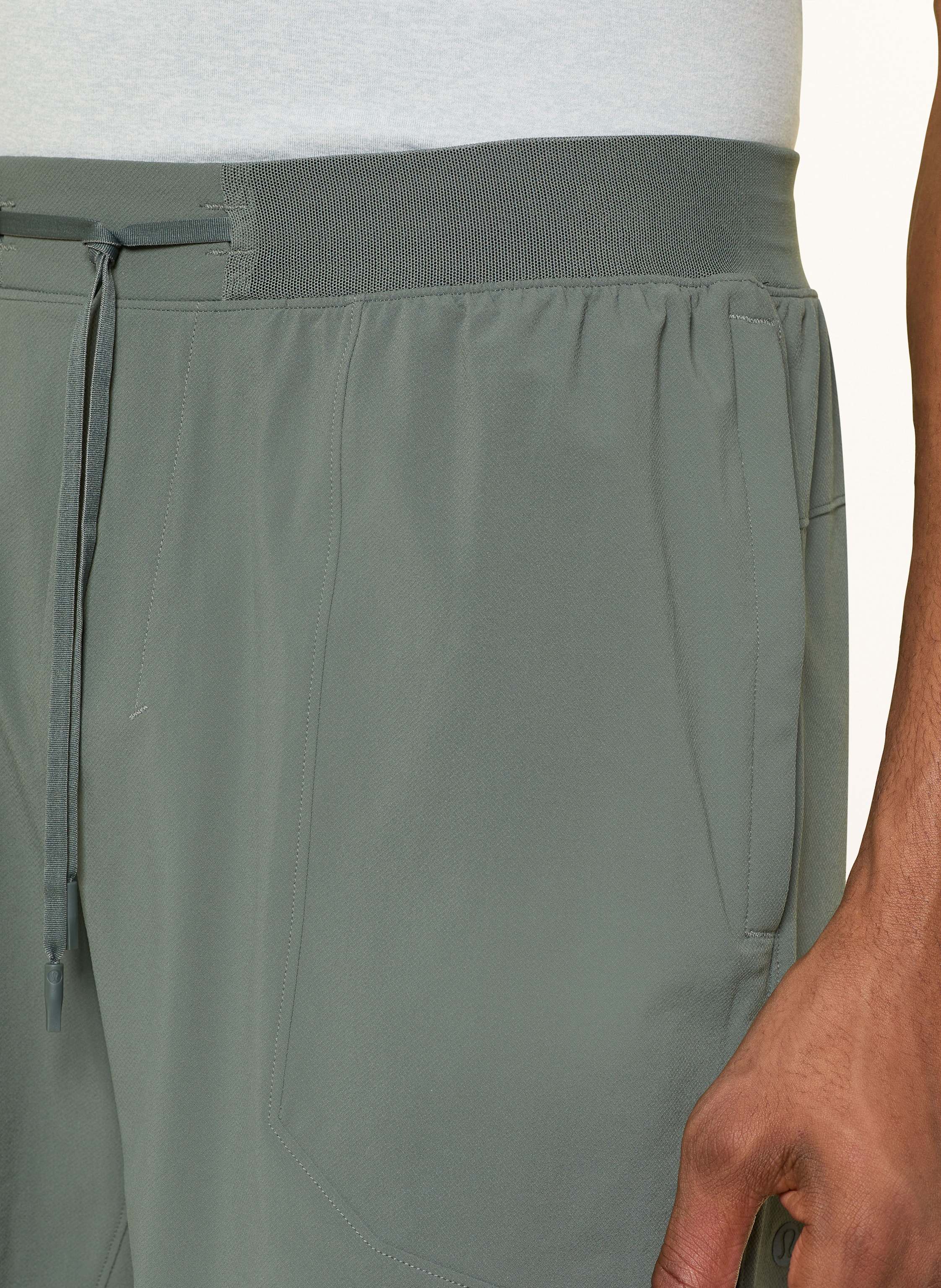 Thumbnail - Lululemon 2-In-1-Trainingsshorts License To Train 7in gruen