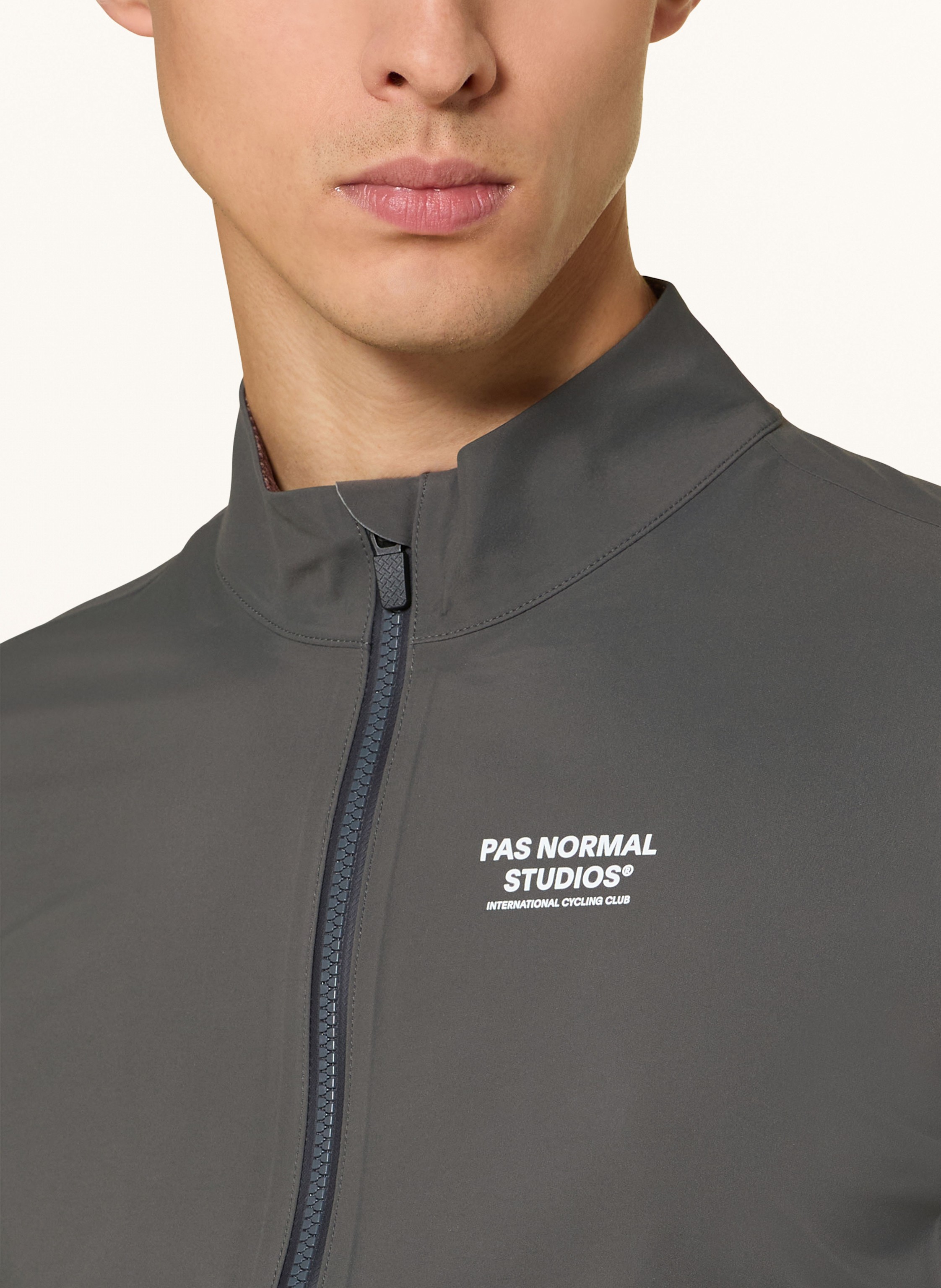 Thumbnail - Pas Normal Studios Radjacke Mechanism Shell grau