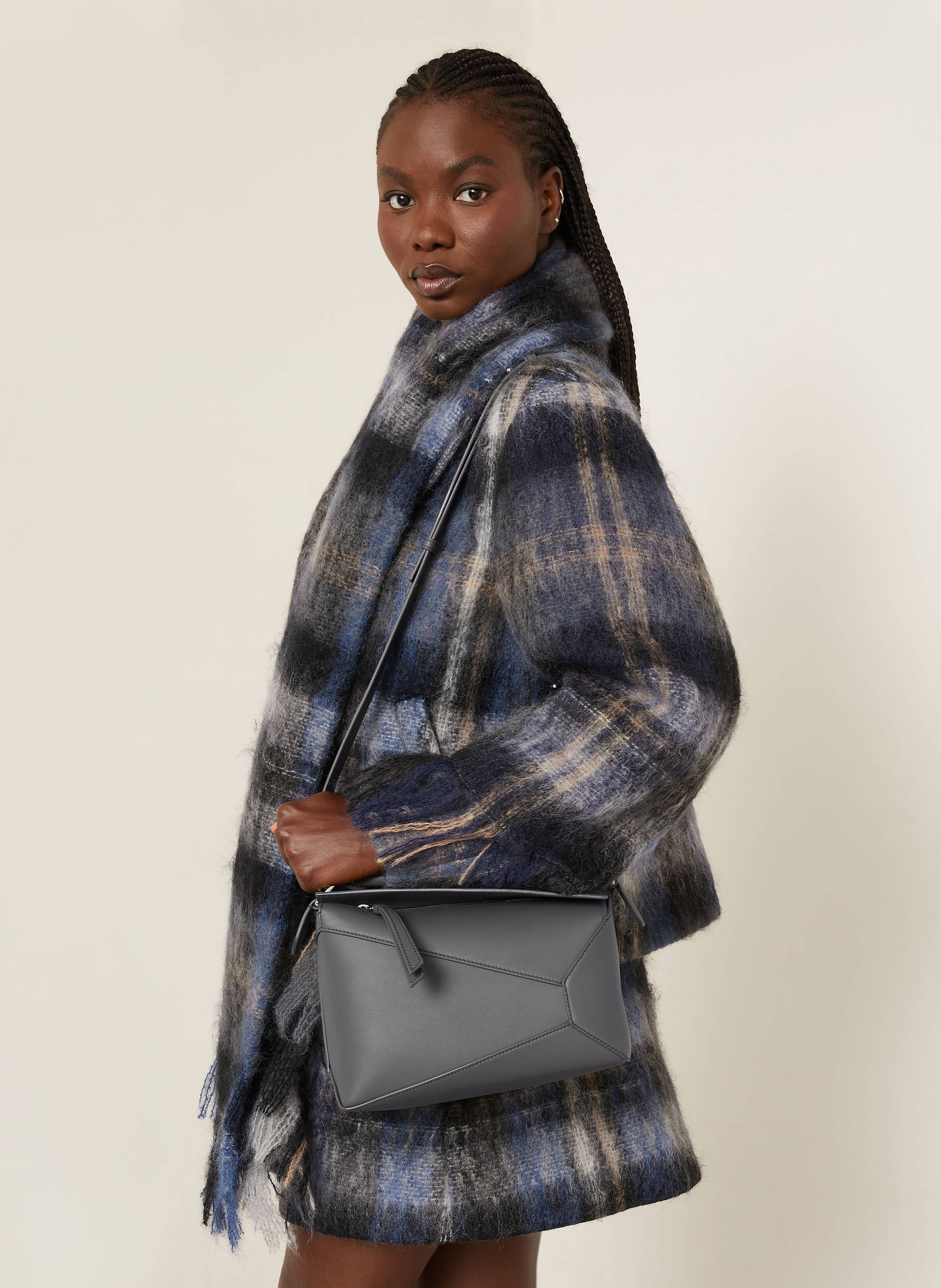 Thumbnail - Loewe Handtasche Puzzle Edge Small grau