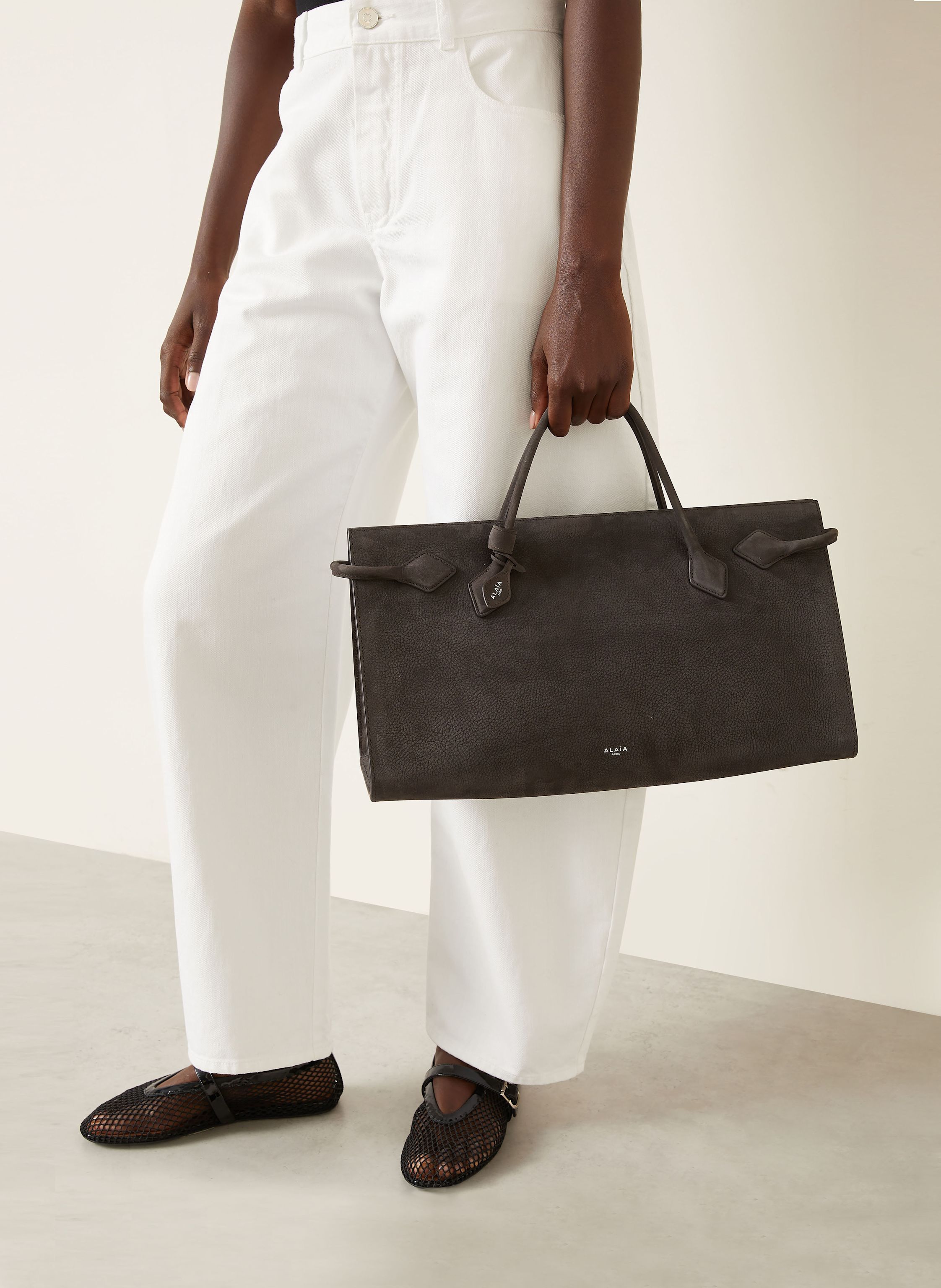 Thumbnail - Alaïa Handtasche Le Teckel grau