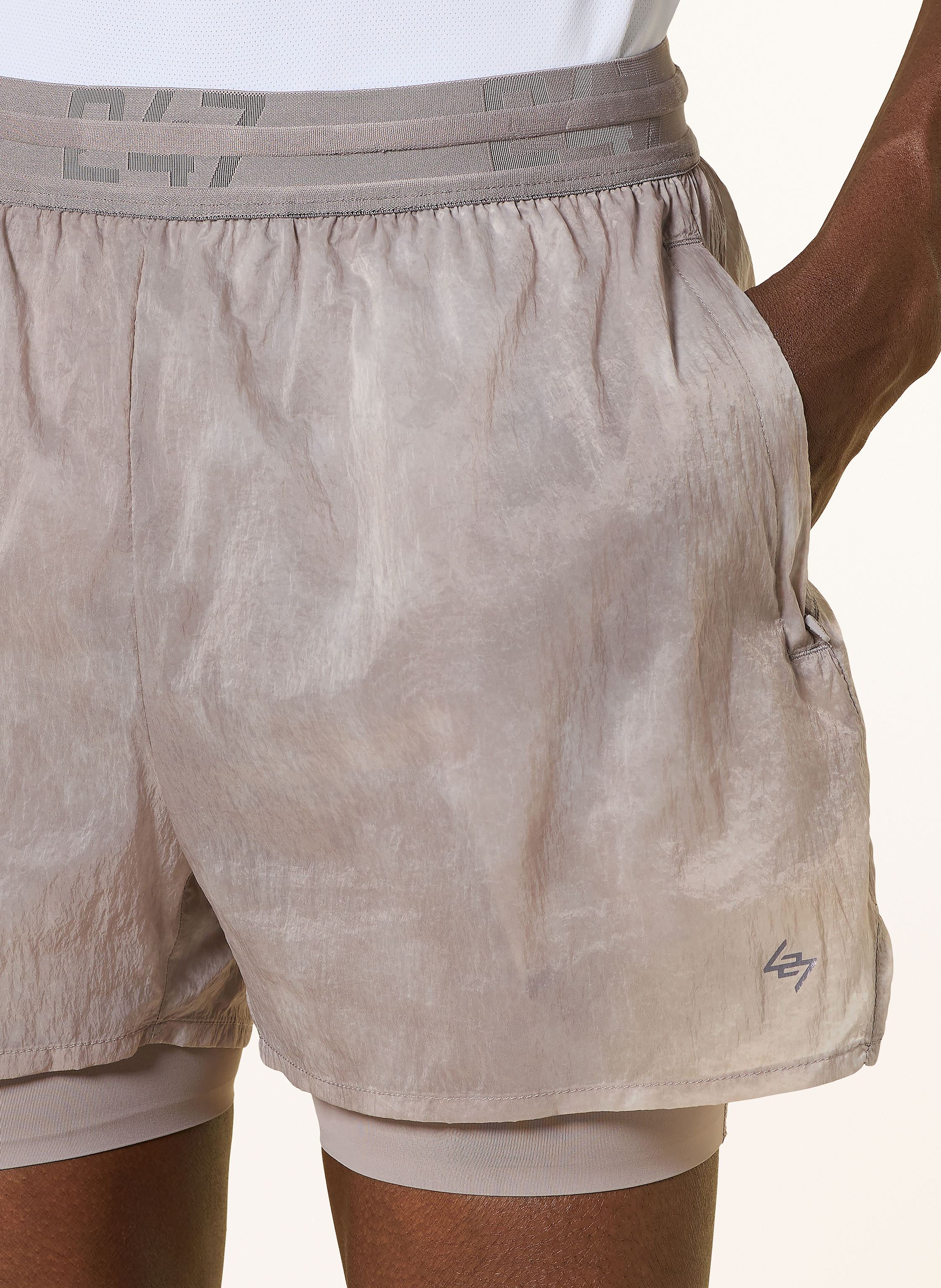 Thumbnail - 247 Represent 2-In-1-Laufshorts Trail grau