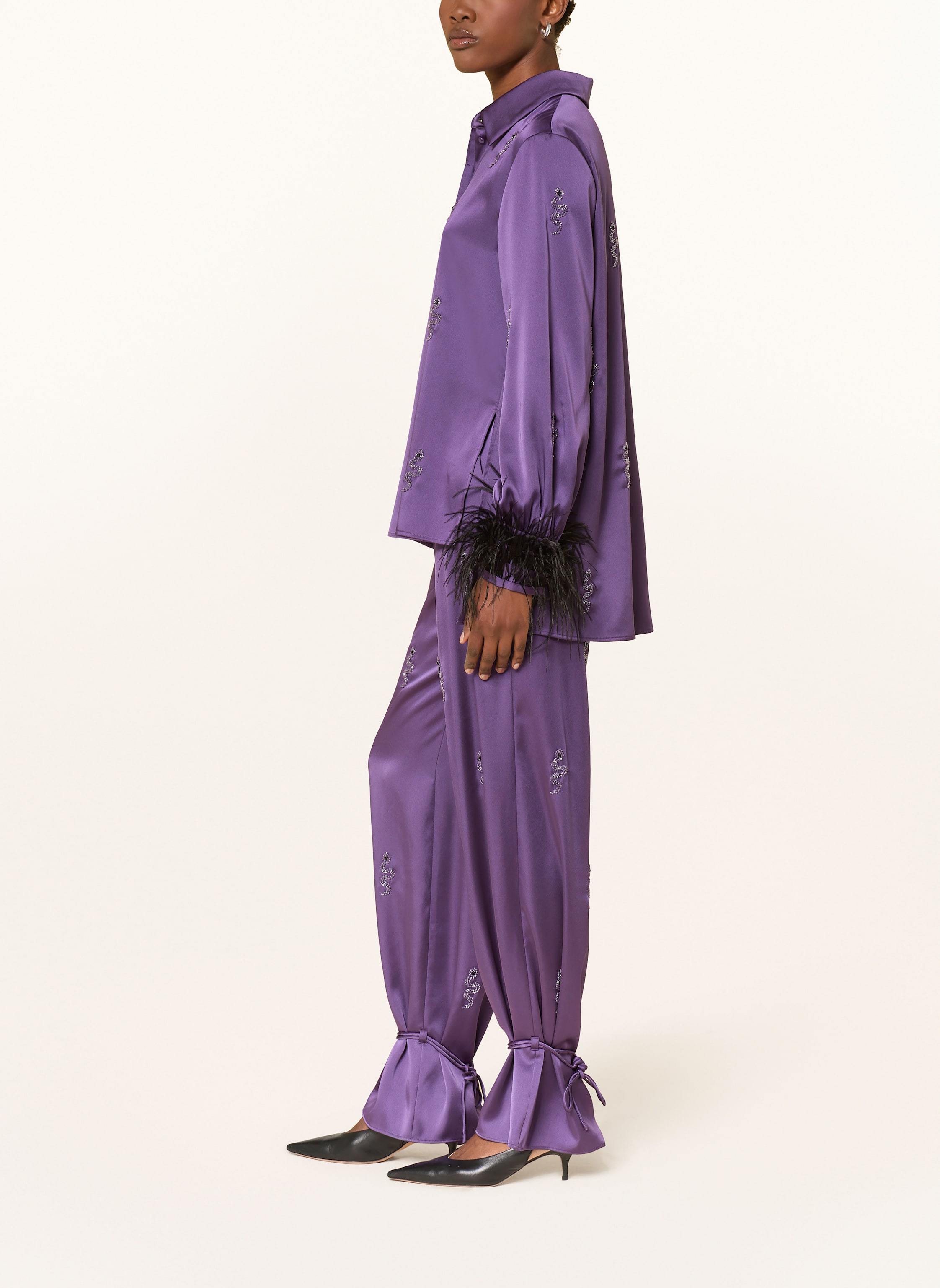 Thumbnail - Marc Cain Marlenehose Aus Satin Mit Schmucksteinen lila