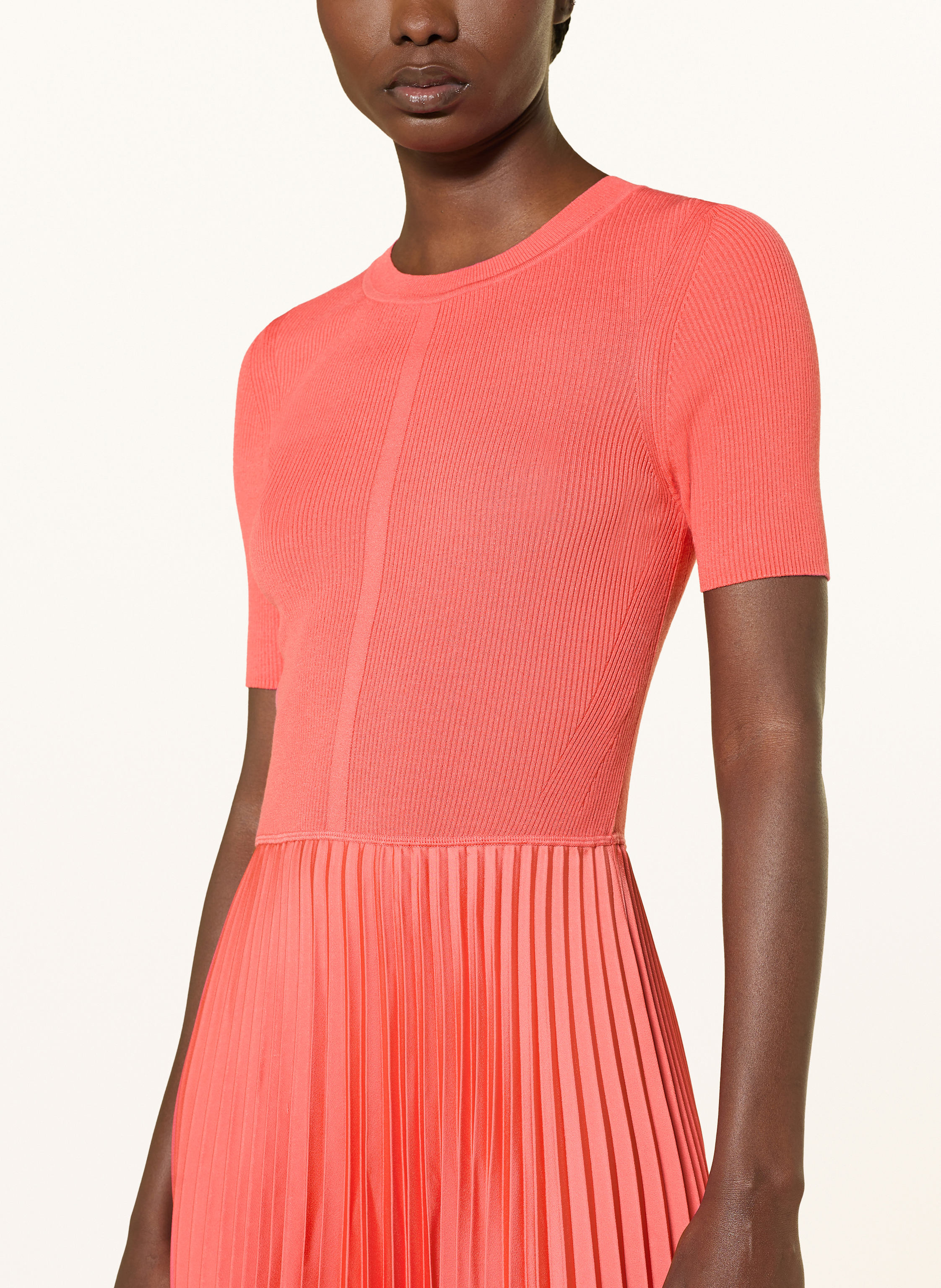 Thumbnail - Boss Kleid Fadridi Im Materialmix Mit Plissees pink