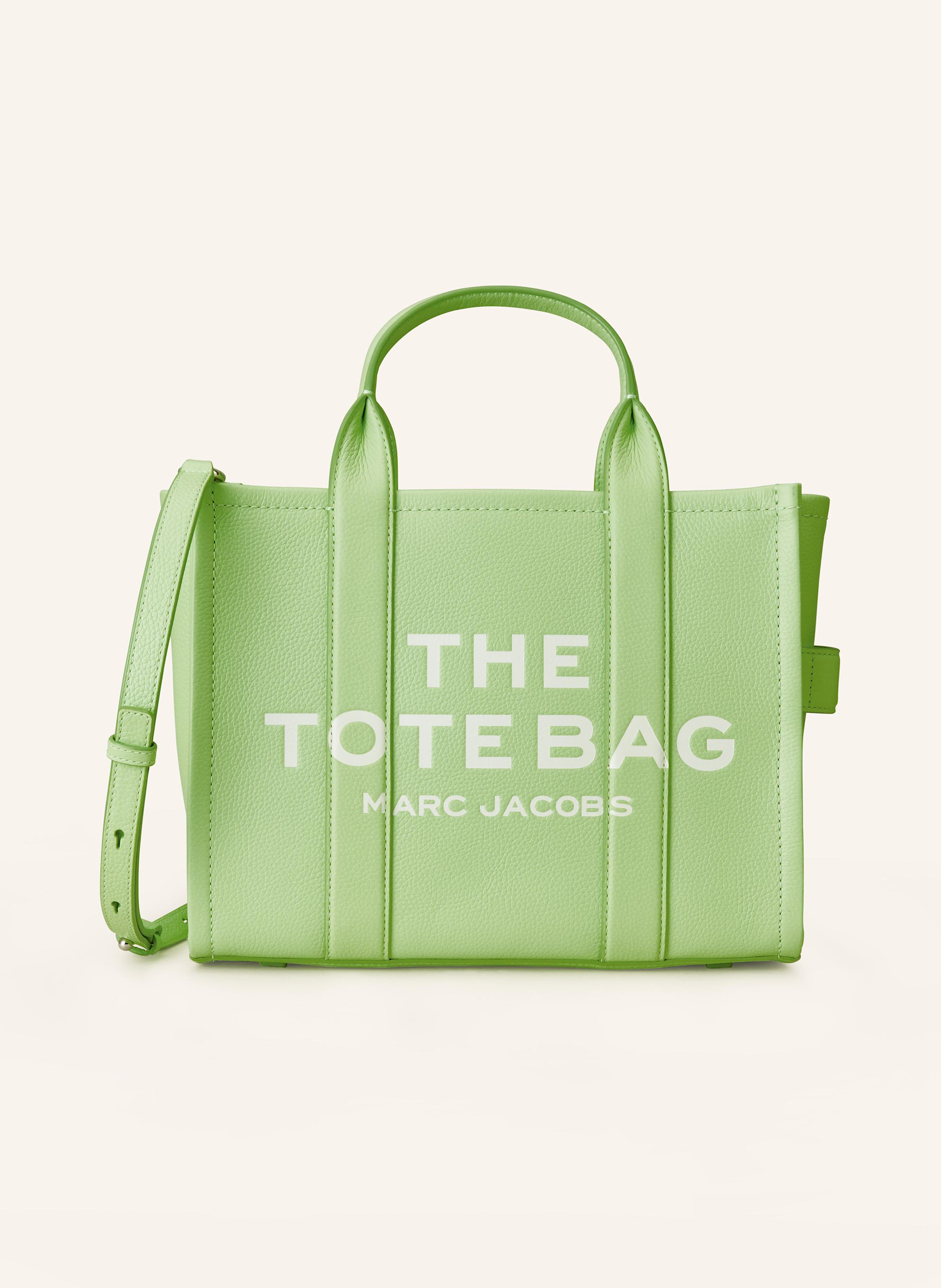 Marc Jacobs Genarbtes Leder. Geprägtes Label-Wording. Schließt mit Reißverschluss. Abnehmbarer, längenverstellbarer Schulterriemen. Innen ein Hauptfach. Innenfach mit Reißverschluss. Zwei Steckfächer für Smartpho Medium in hellgrün