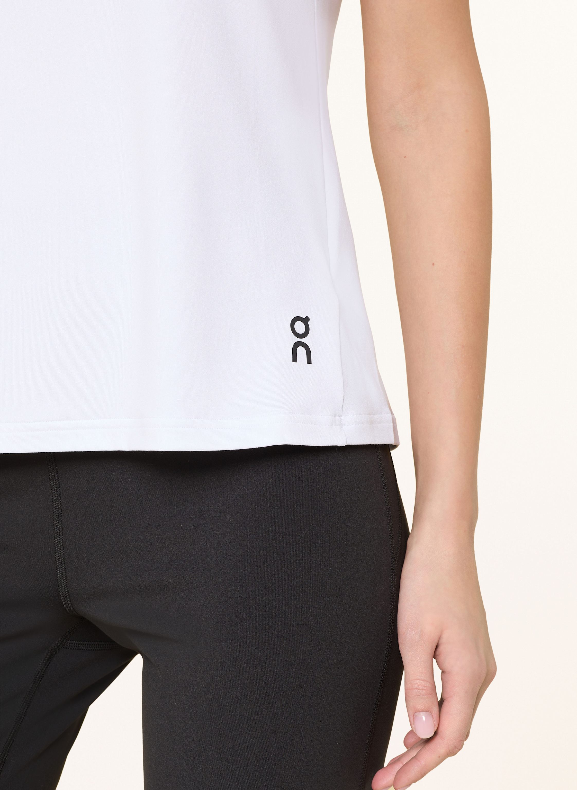 Thumbnail - On T-Shirt Studio-T weiss