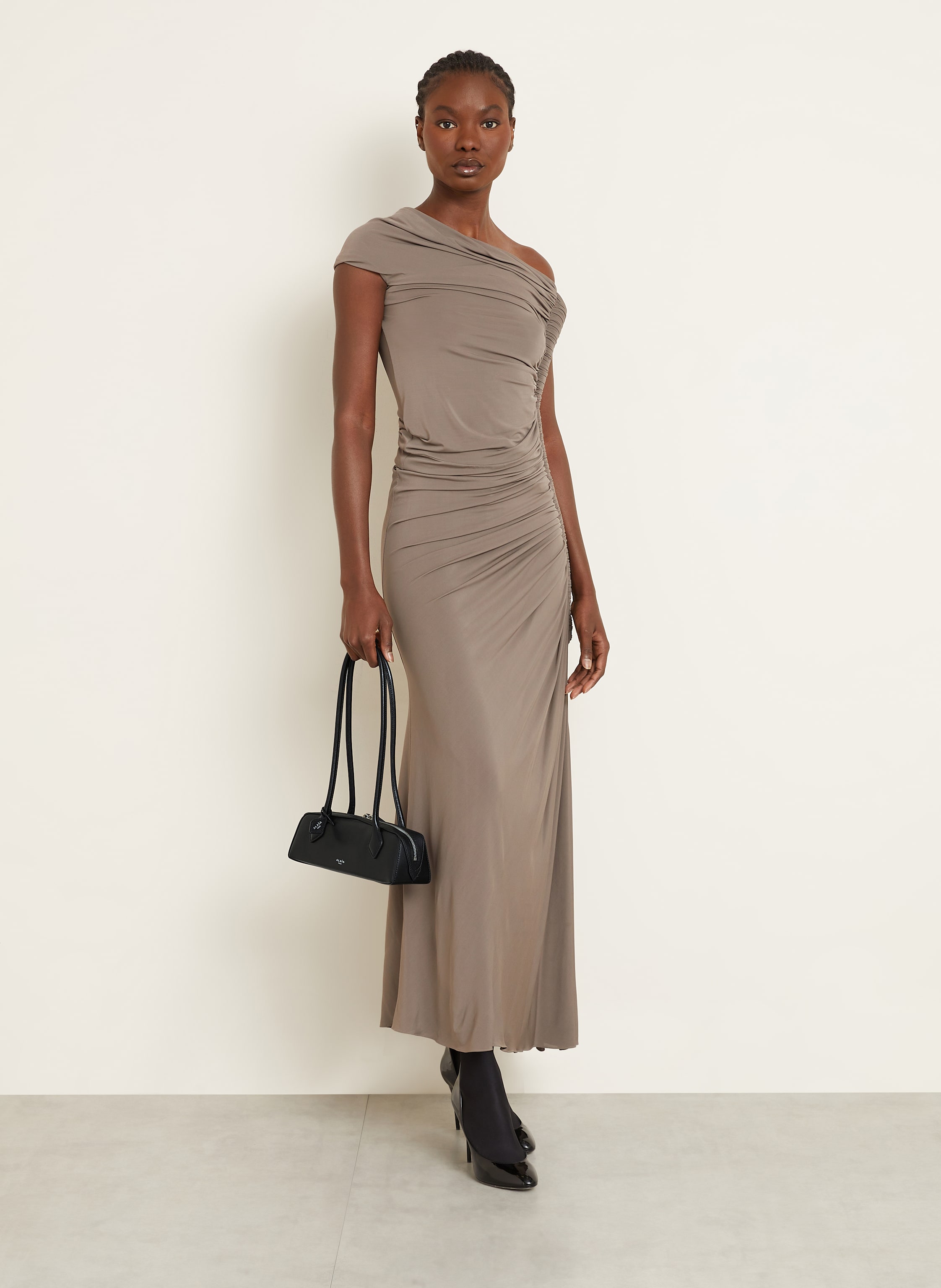 Thumbnail - Alaïa Schultertasche Le Teckel Small schwarz