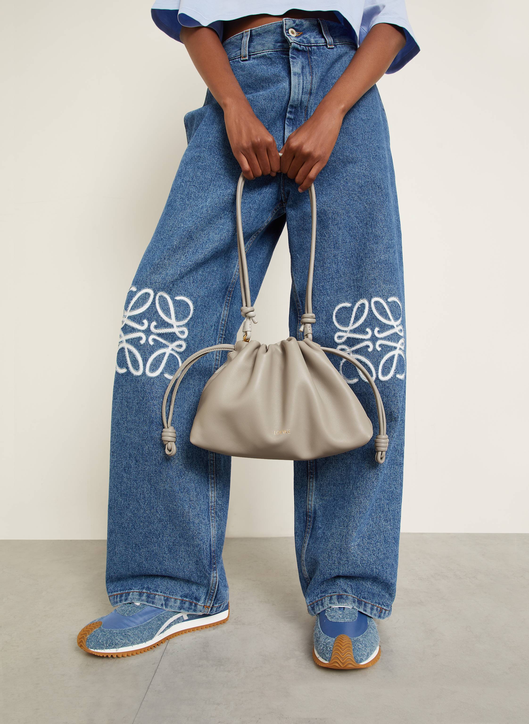 Thumbnail - Loewe Clutch Flamenco grau