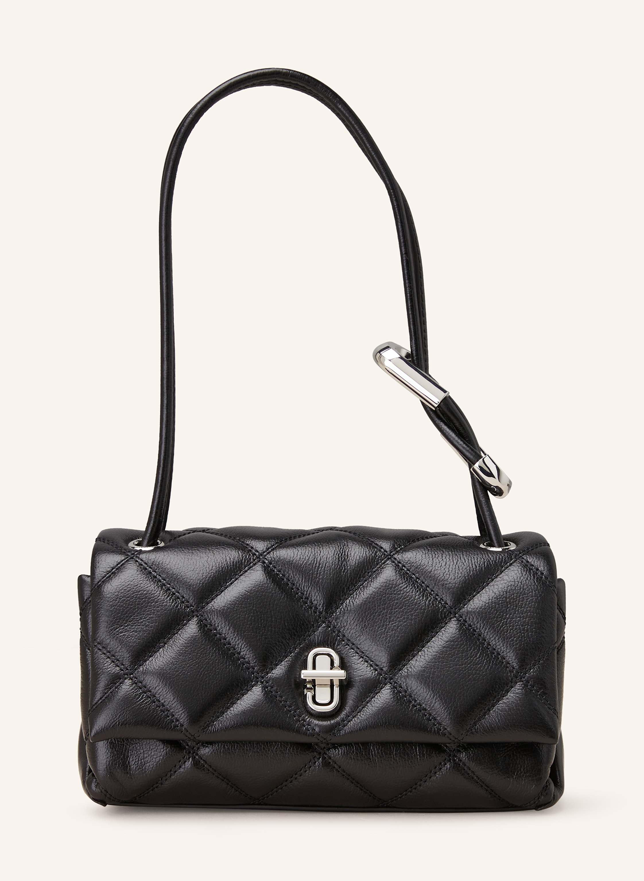 Marc Jacobs Genarbtes Leder in glänzender Optik. Gestepptes Design. Schließt mit Drehverschluss. Zwei Tragegriffe. Innen ein Hauptfach. Steckfach für Smartphone & Co. Verstärkter Taschenboden Mini in schwarz