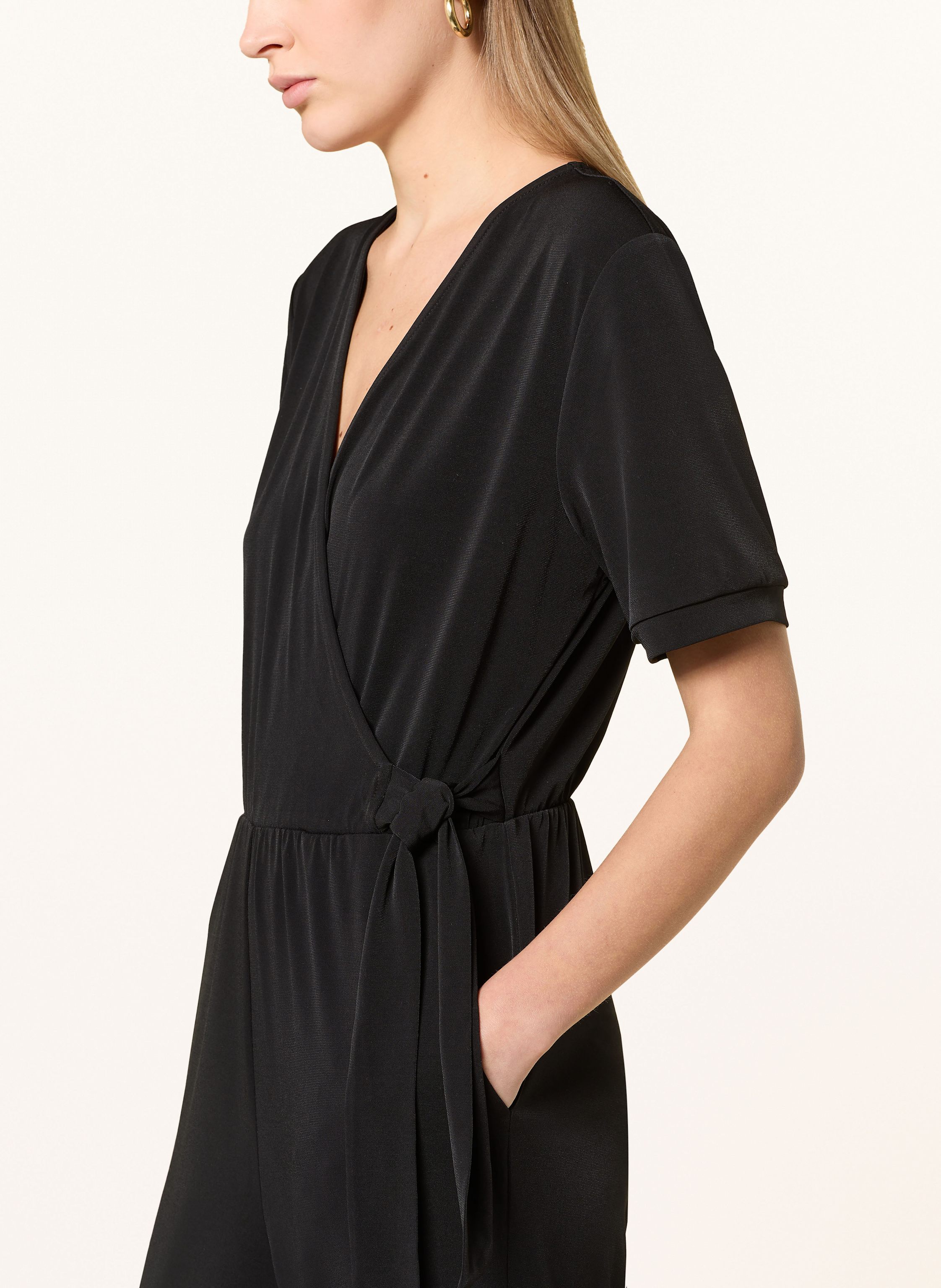 Thumbnail - Cartoon Jumpsuit In Wickeloptik schwarz