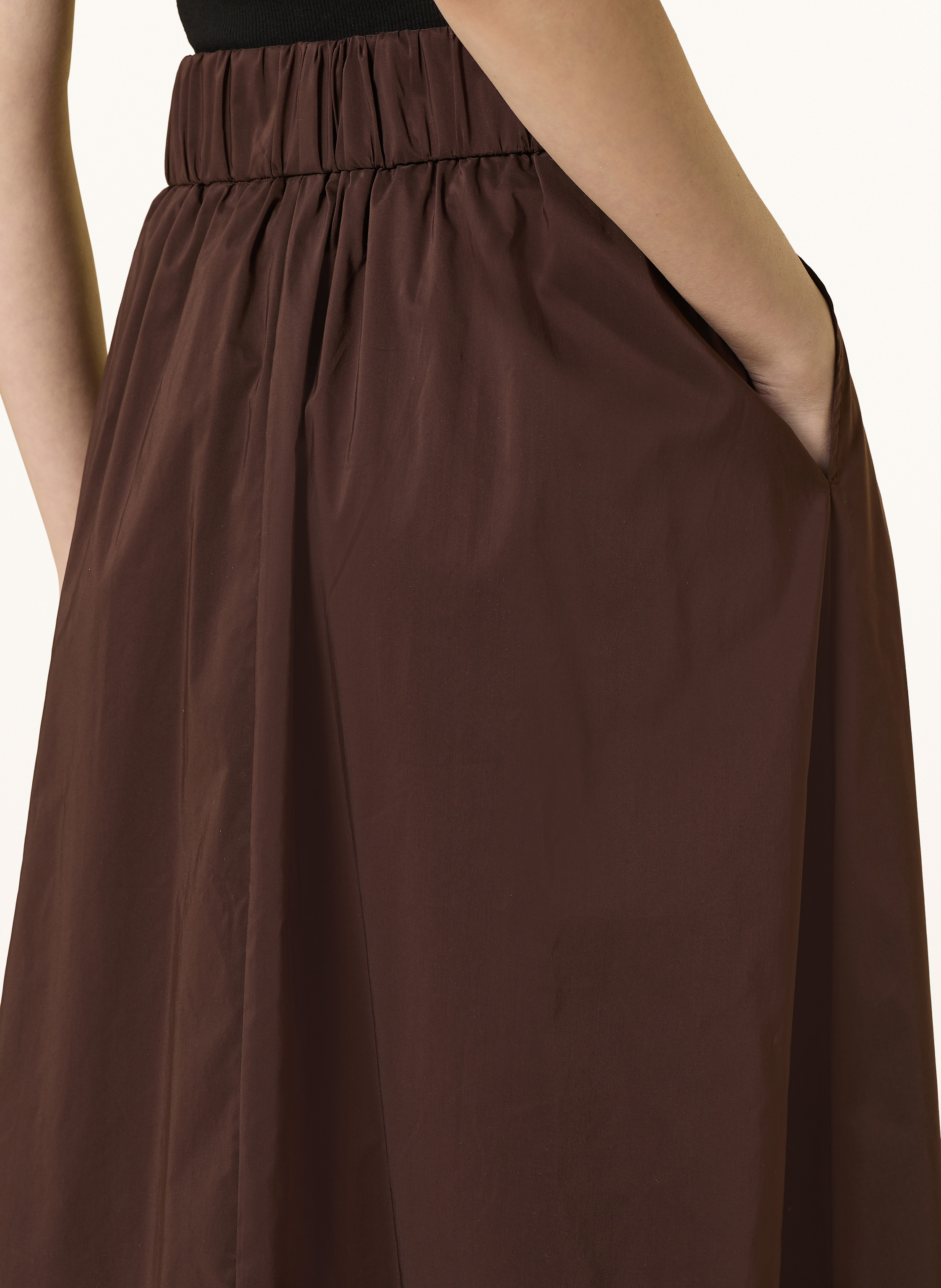 Thumbnail - Neo Noir Rock Yara braun