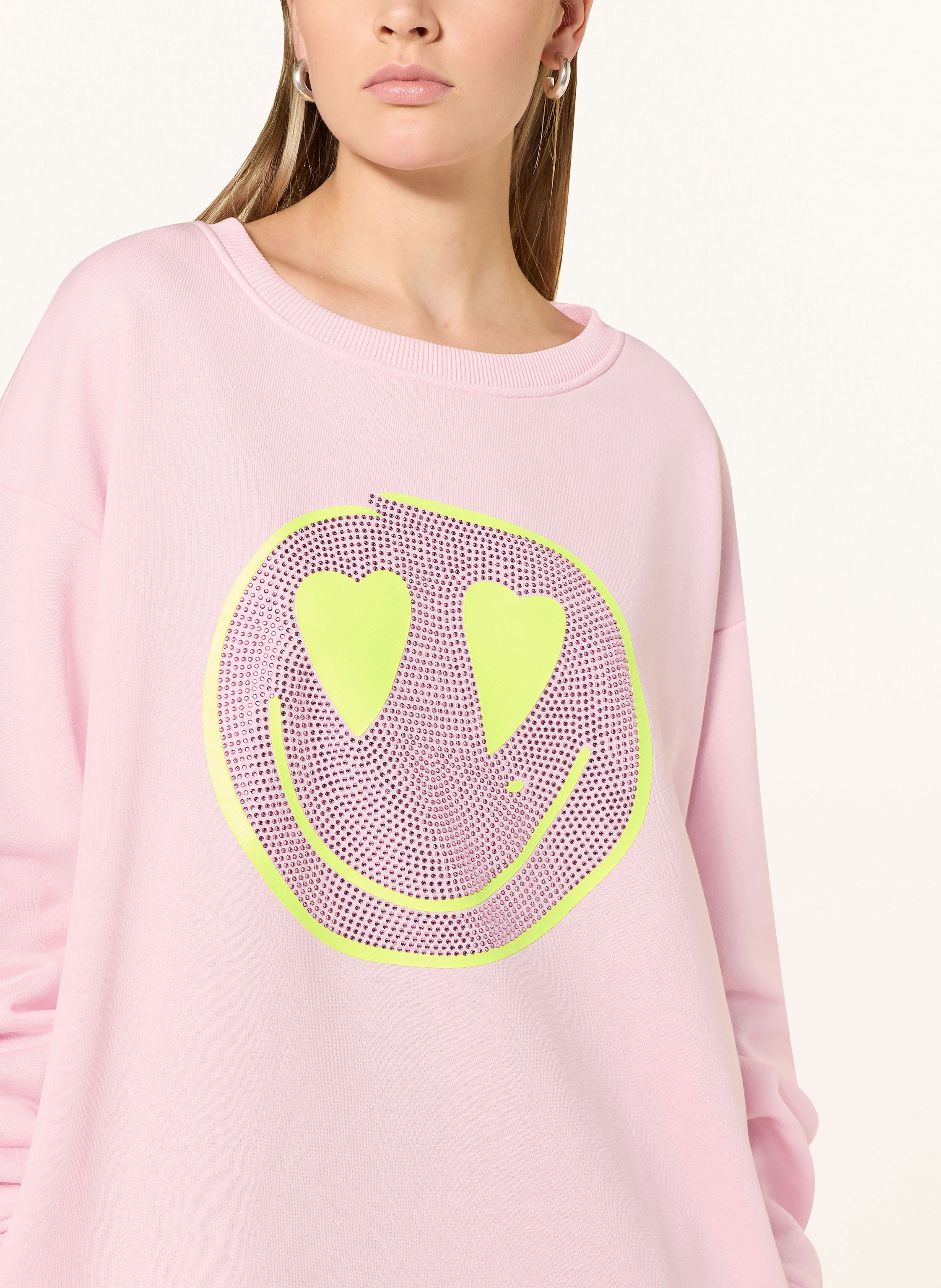 Thumbnail - Miss Goodlife Sweatkleid Mit Schmucksteinen rosa