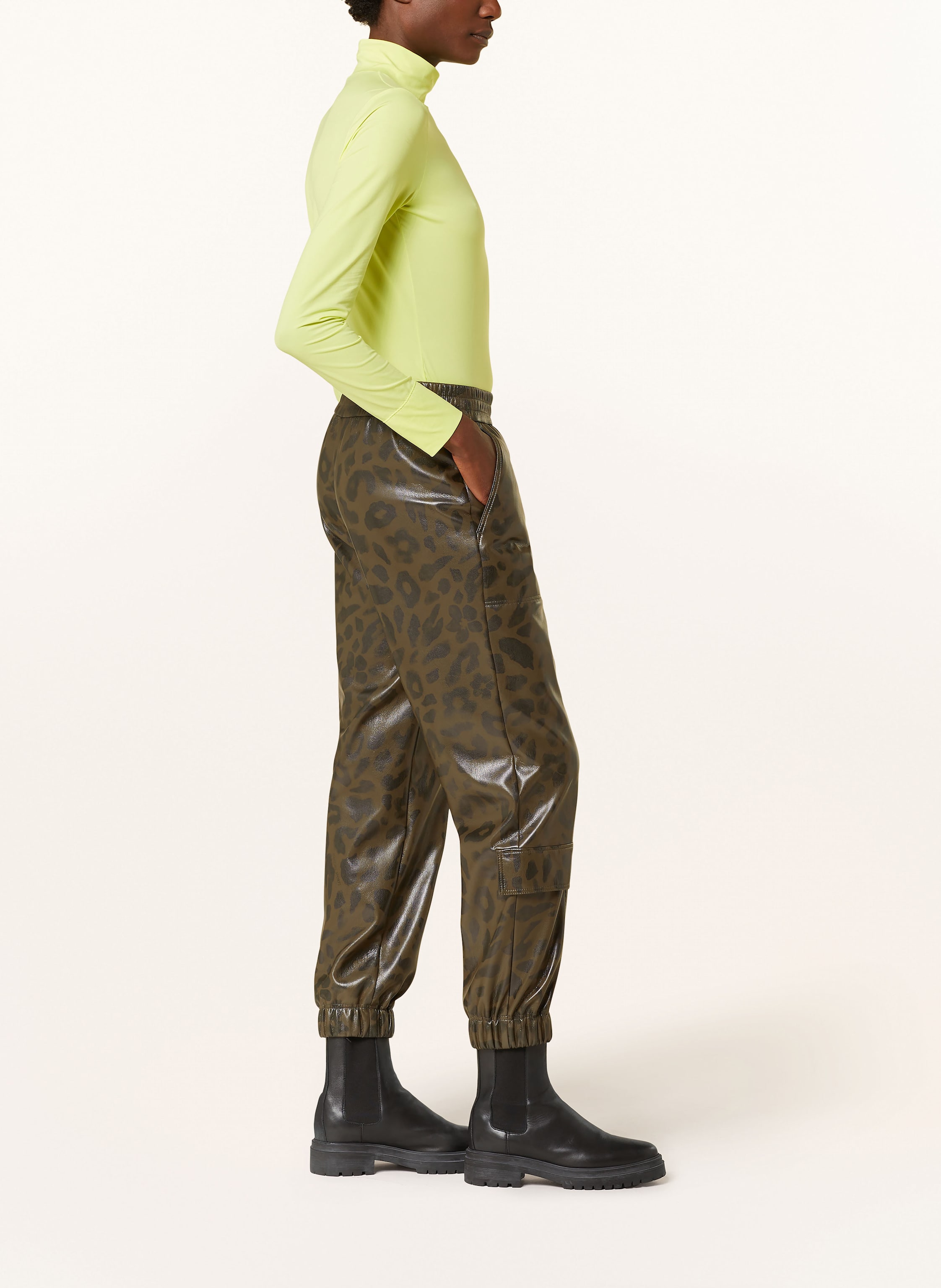 Thumbnail - Marc Cain Cargohose Roye In Lederoptik gruen