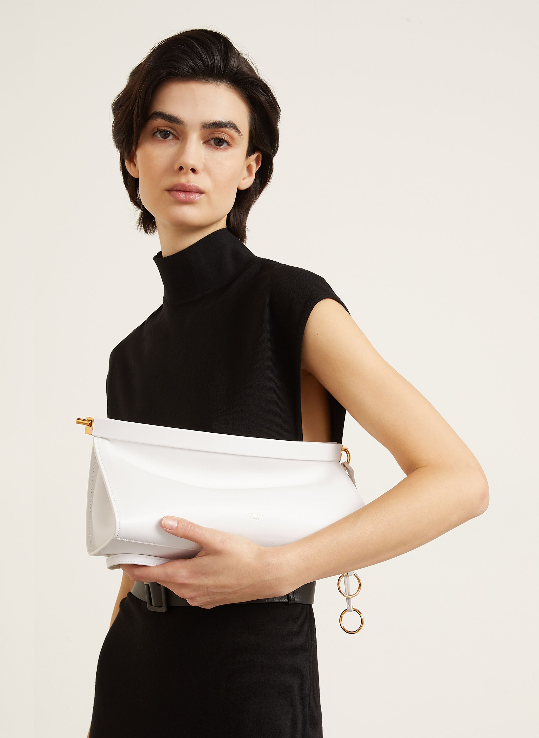 Thumbnail - Alaïa Schultertasche East West Medium weiss