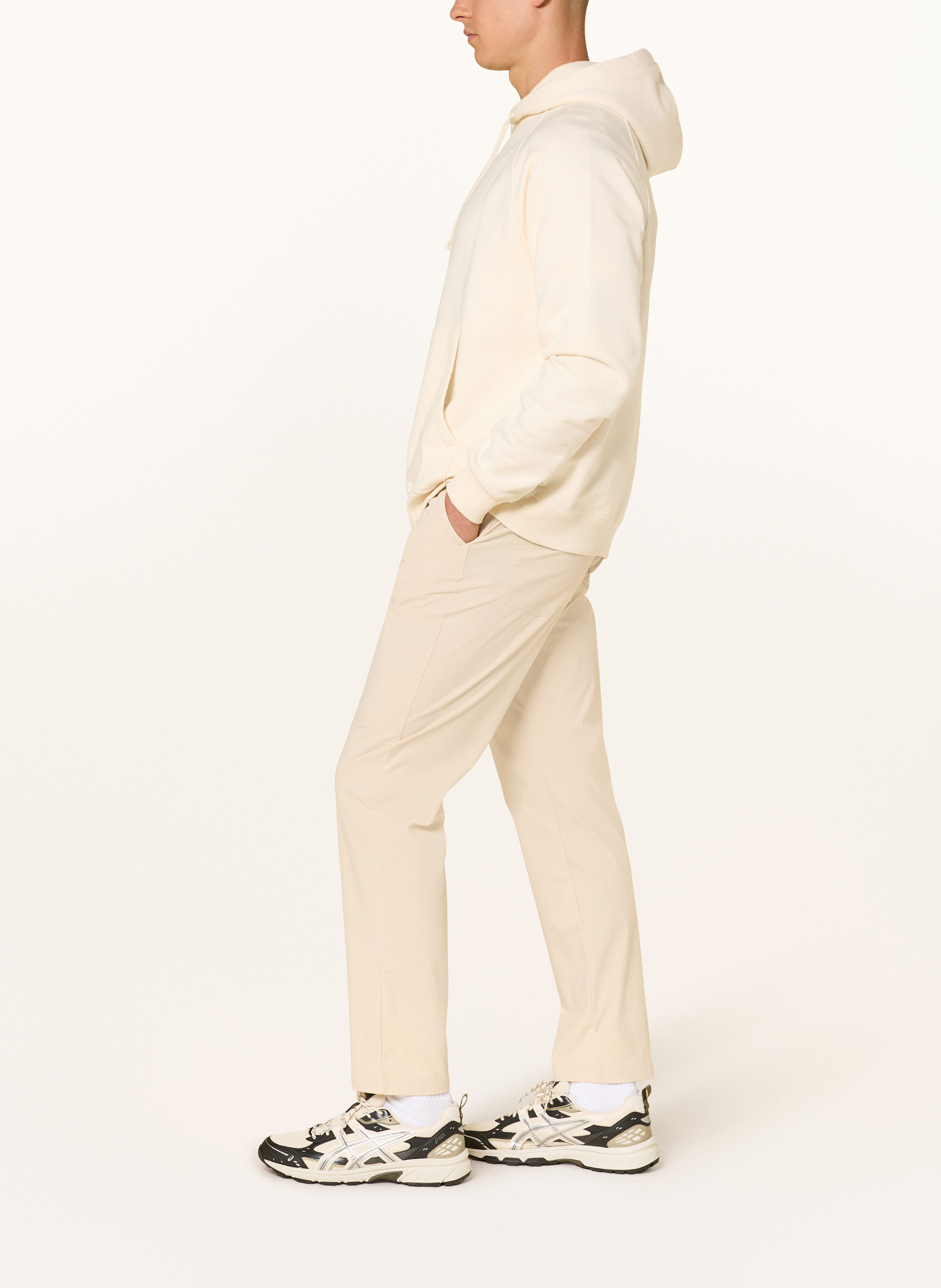 Thumbnail - Peak Performance Chino Tapered Fit beige