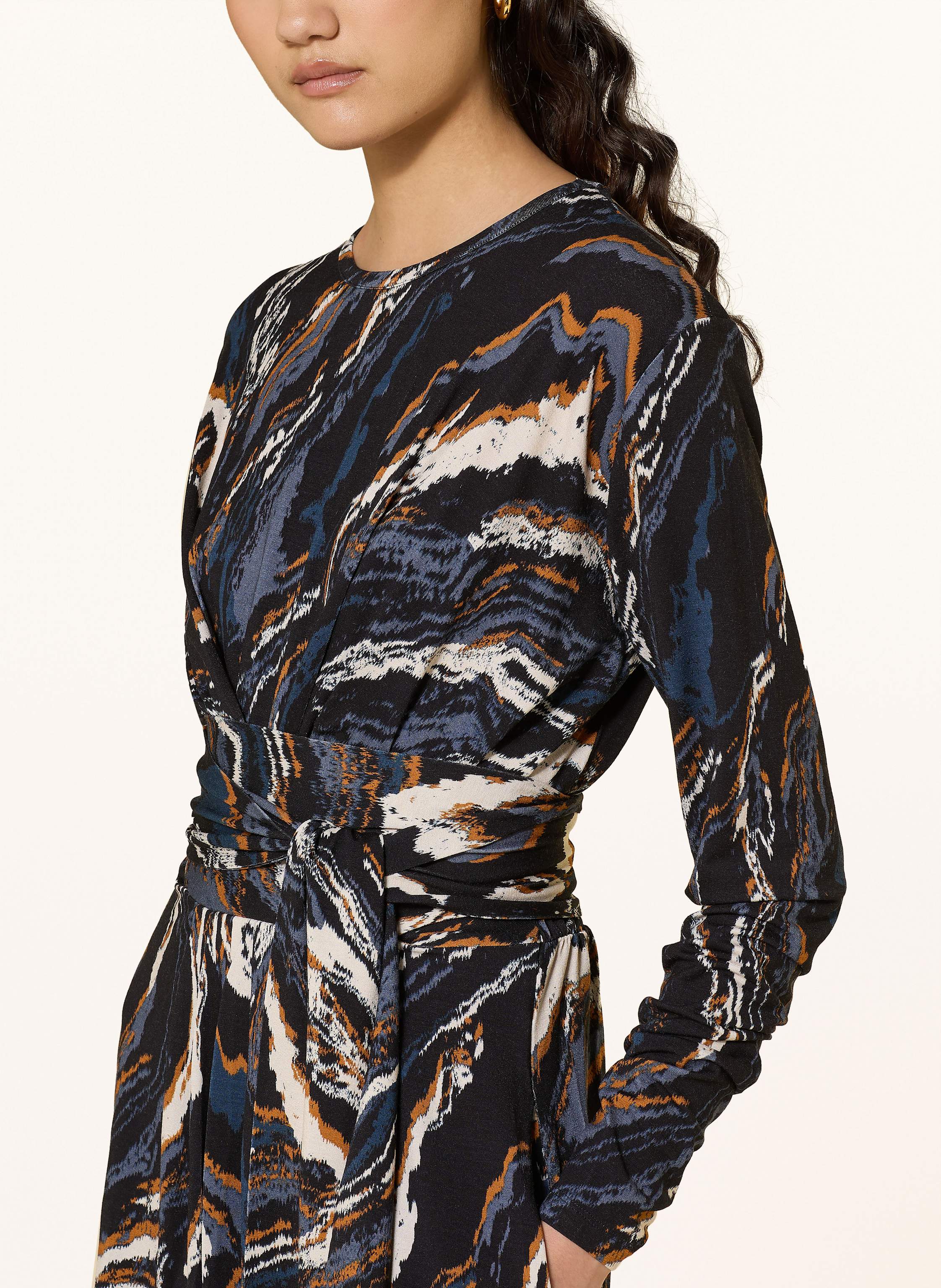 Thumbnail - Reiss Kleid Jasmine In Wickeloptik blau