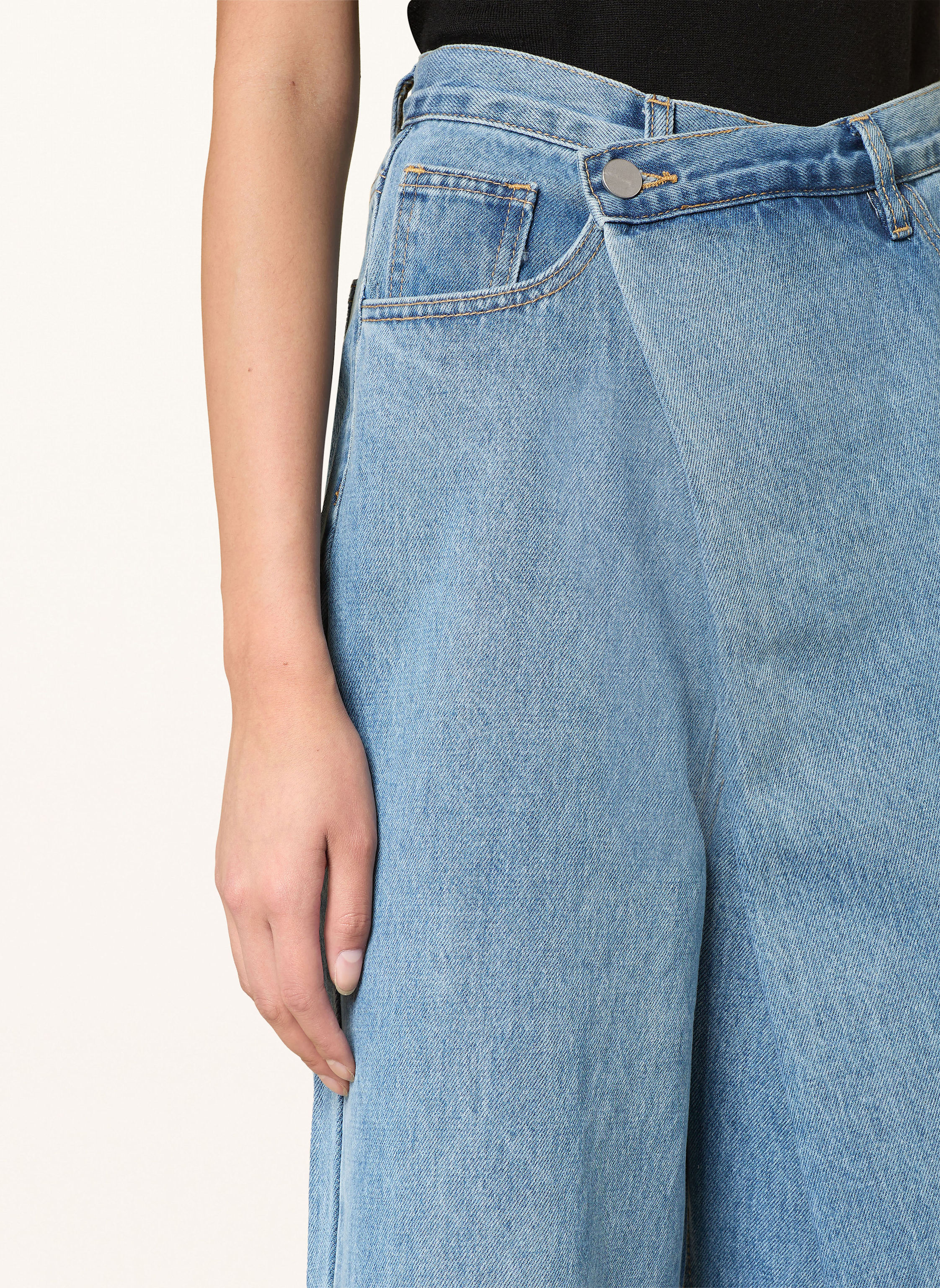 Thumbnail - Eleh Jeans In Wickeloptik blau