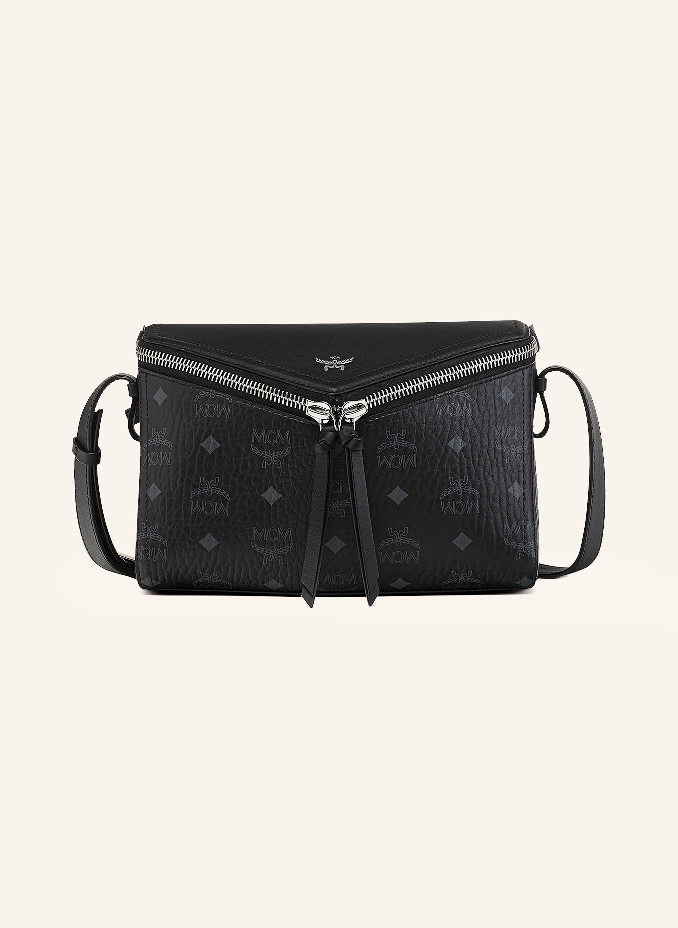 MCM Mix aus Glattleder und genarbtem Leder. Allover-Monogramm-Design. Schließt mit Zwei-Wege-Reißverschluss. Längenverstellbarer Schulterriemen. Reißverschlussfach auf der Rückseite. Ein Hauptfach innen. in schwarz