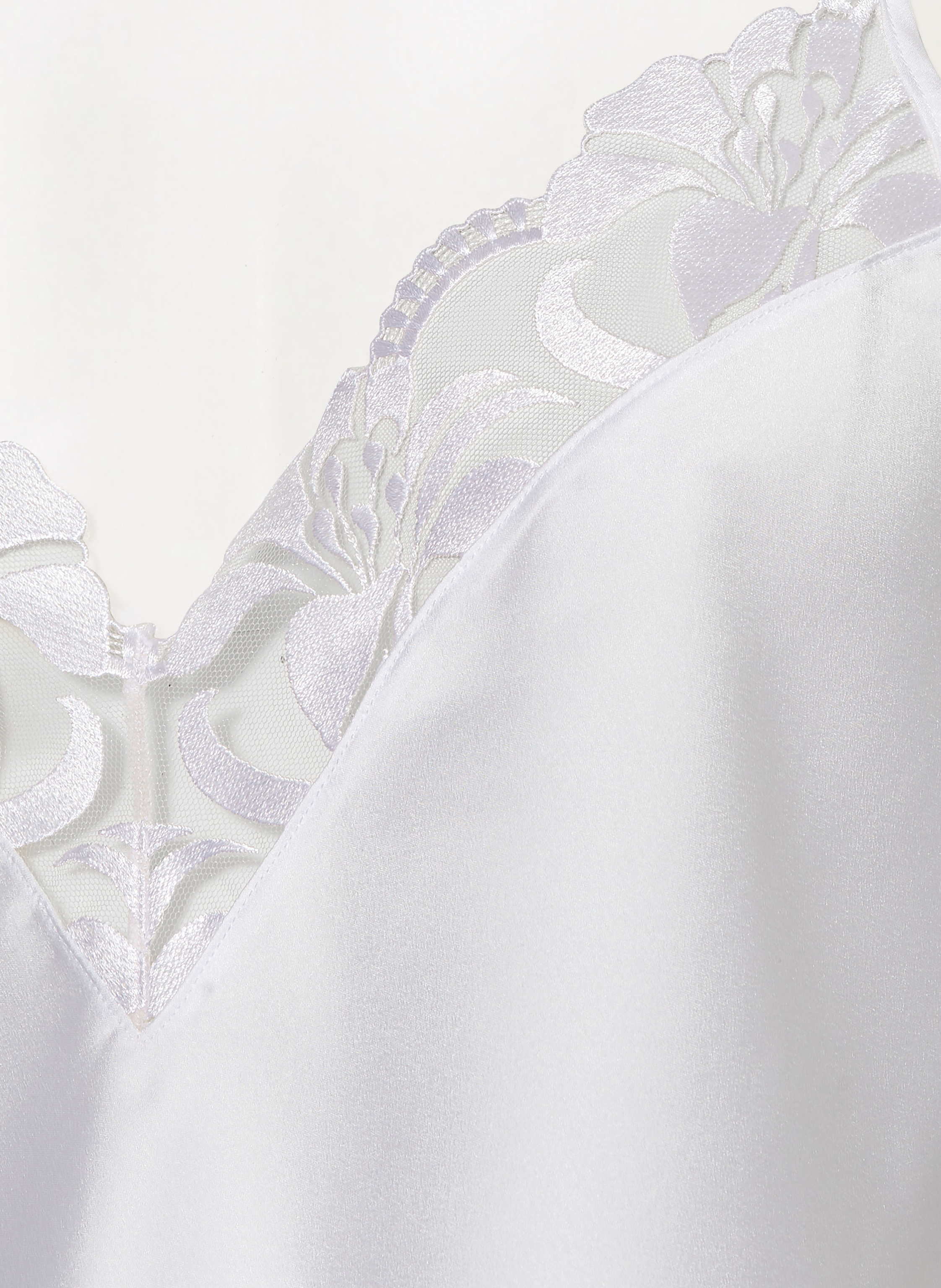 Thumbnail - Bluebella Shorty-Schlafanzug Leonora Aus Satin weiss