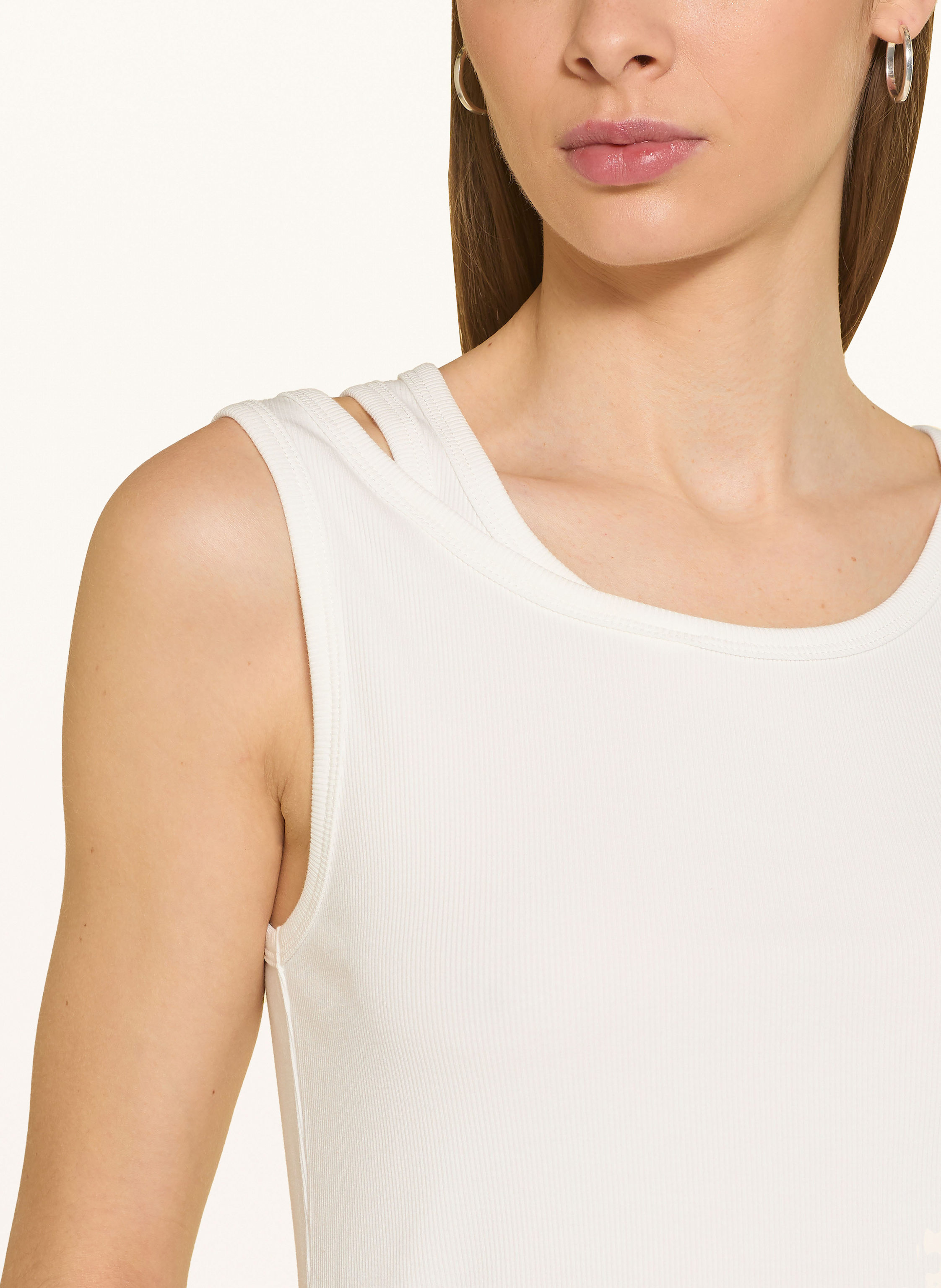 Thumbnail - Elias Rumelis Top Oline weiss