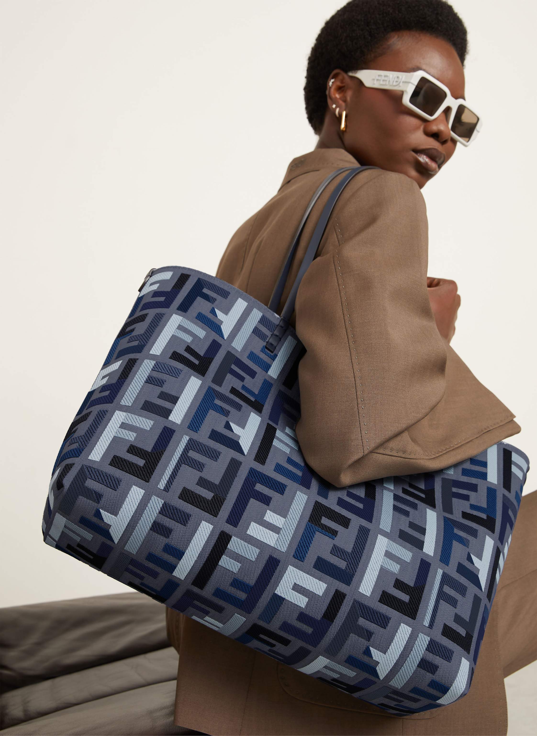 Thumbnail - Fendi Shopper Roll Large Mit Pouch blau
