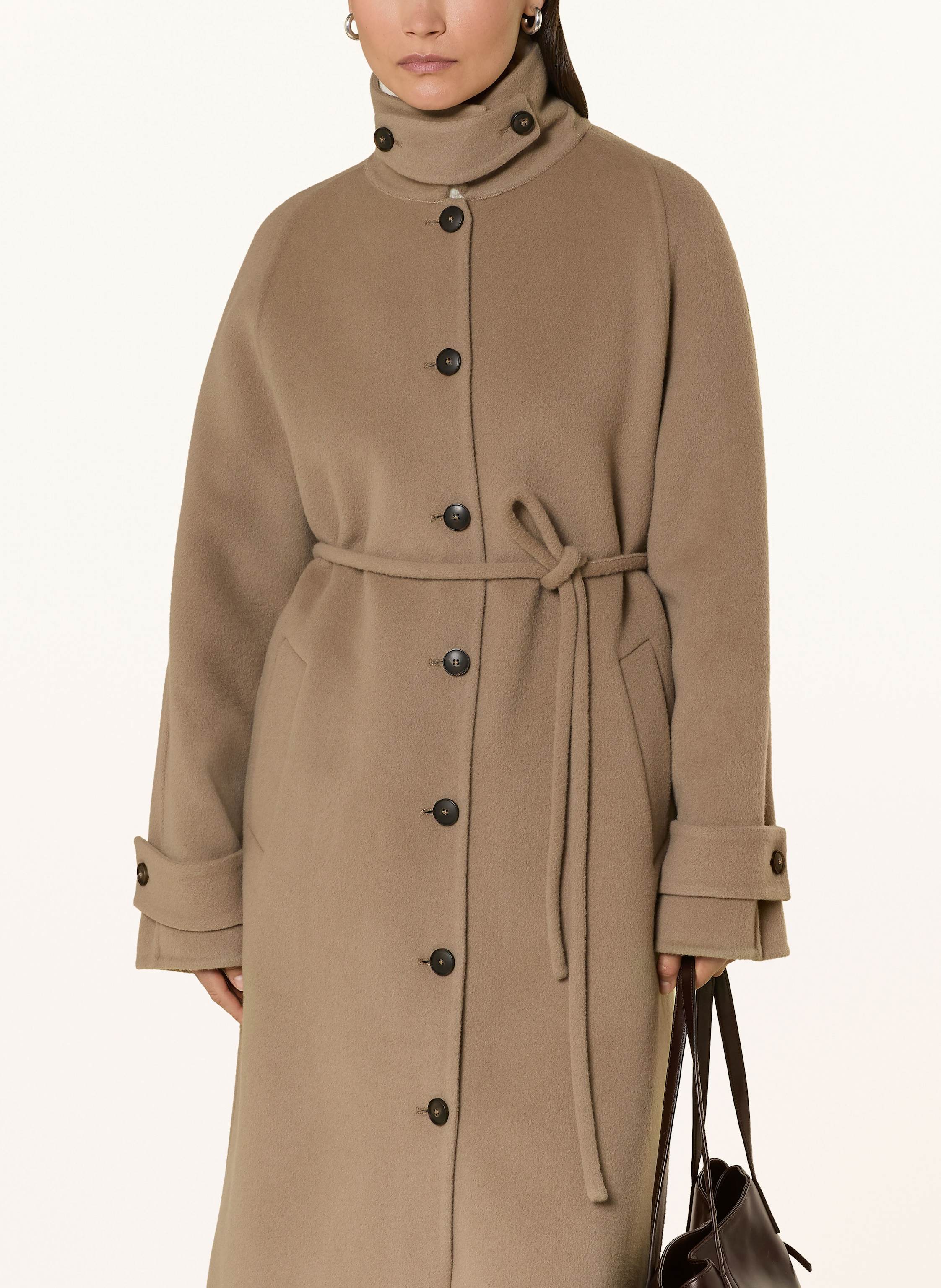 Thumbnail - Closed Mantel beige