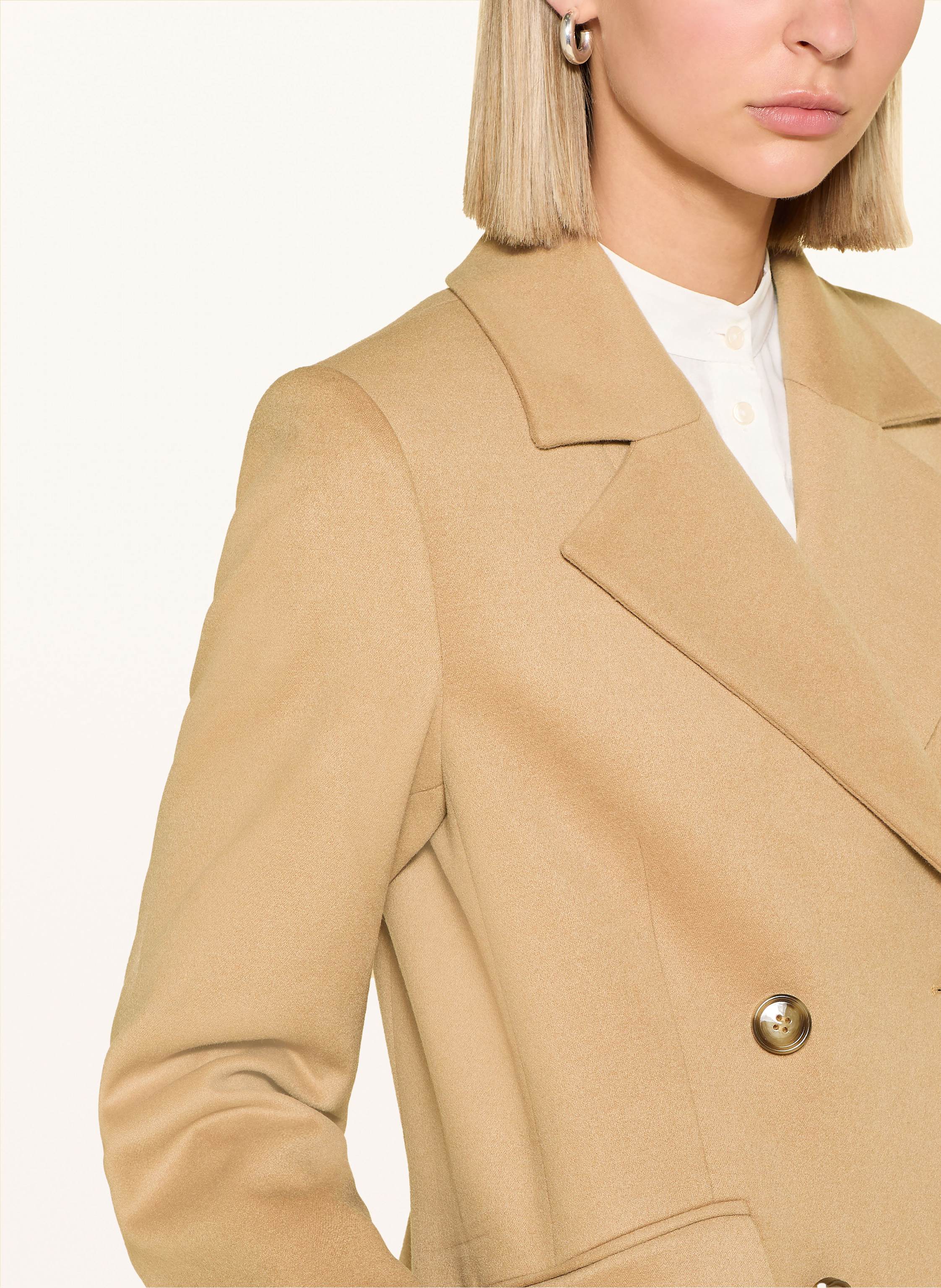 Thumbnail - More & More Mantel beige