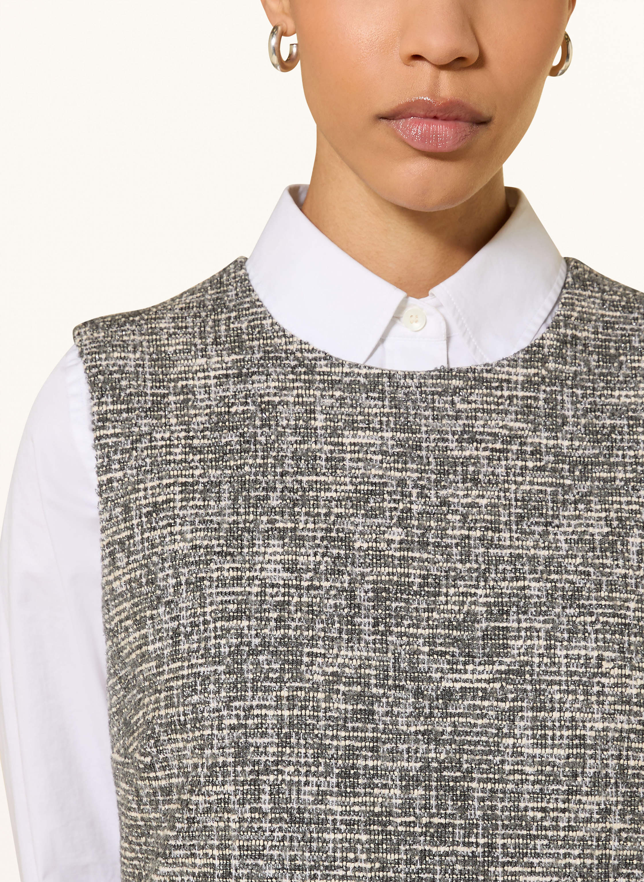 Thumbnail - Anna's Bouclé-Kleid Mit Volants Und Glitzergarn grau