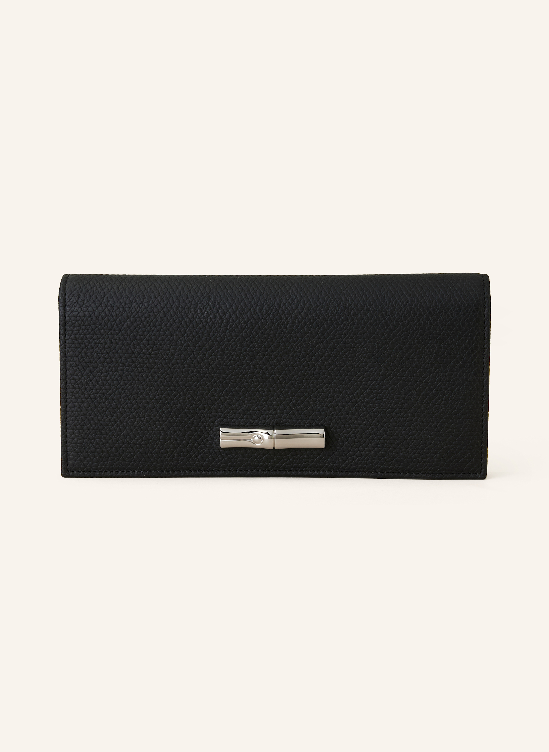 Longchamp Genarbtes Leder. Schließt mit Druckknopf. Münzfach mit Reißverschluss. Ein Hauptfach. 14 Steckfächer. Drei große Steckfächer. Silberfarbene Hardware in schwarz